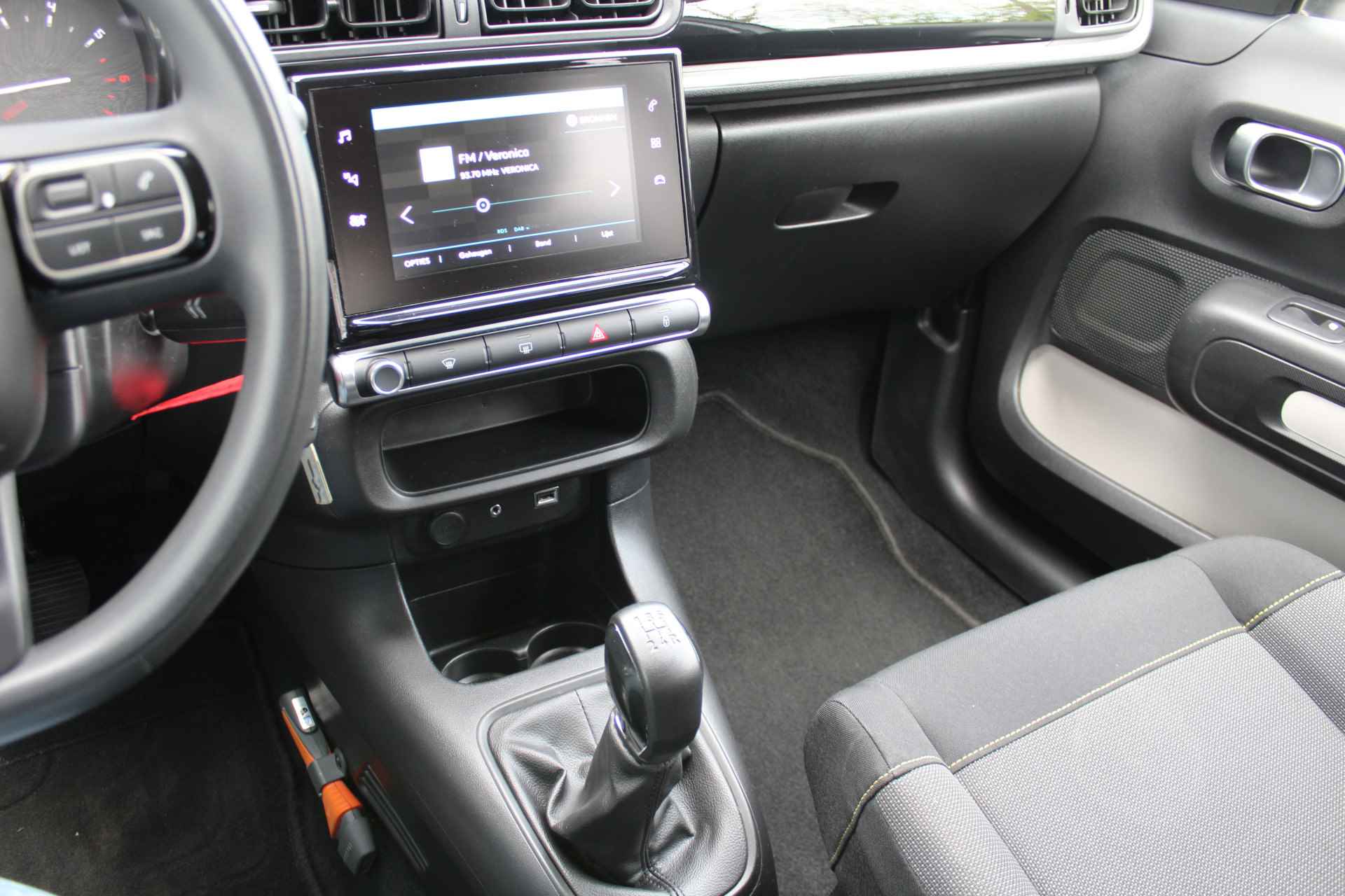 Citroën C3 1.2 PureTech Feel Edition | Incl. 1 jaar Garantie | 2e Eigenaar | Parkeersensoren achter | Cruise controle | Airco | Navigatie | Apple CarPlay/Android Auto | Lane assist | DAB | Multifunctioneel stuurwiel | Getinte ramen | Origineel NL auto | NAP | - 33/42