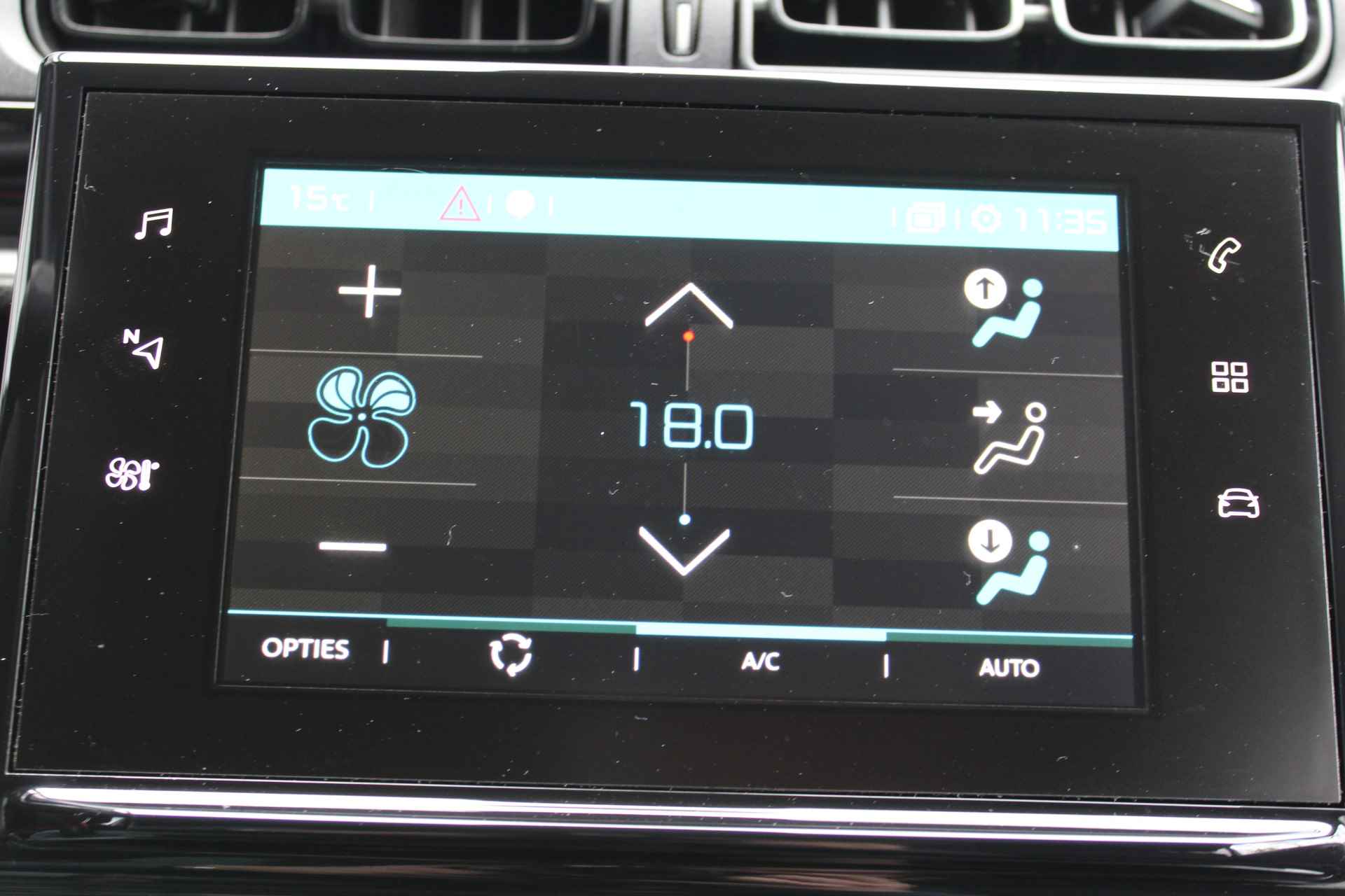 Citroën C3 1.2 PureTech Feel Edition | Incl. 1 jaar Garantie | 2e Eigenaar | Parkeersensoren achter | Cruise controle | Airco | Navigatie | Apple CarPlay/Android Auto | Lane assist | DAB | Multifunctioneel stuurwiel | Getinte ramen | Origineel NL auto | NAP | - 36/42
