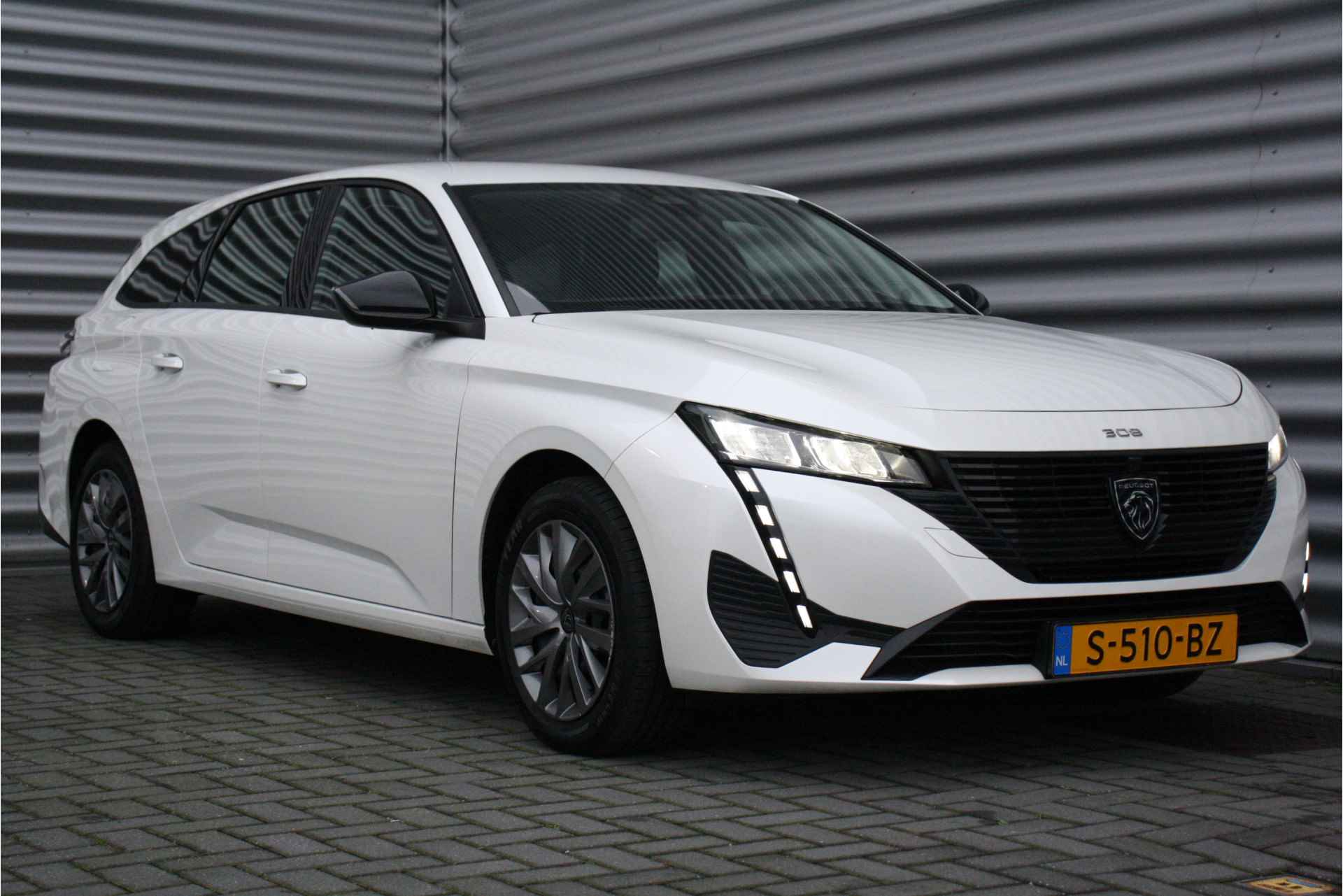 Peugeot 308 SW 1.2 PURETECH 110PK ACTIVE PACK BUSINESS / NAVI / CLIMA / LED / PDC / AGR / PARELMOER / WINTERPAKKET / BLUETOOTH / CRUISECONTR - 4/33