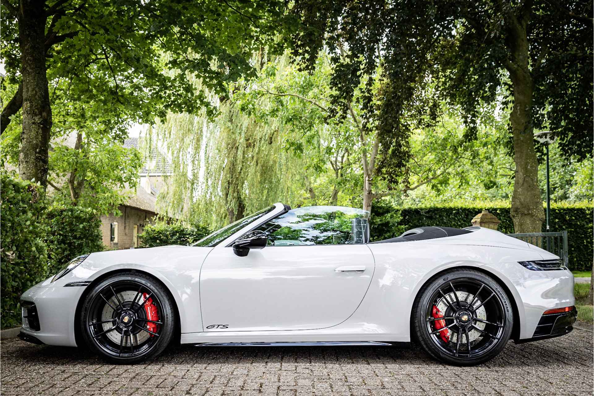 Porsche 911 Cabrio 3.0 Carrera GTS Carbon Sport Design Bose - 3/37