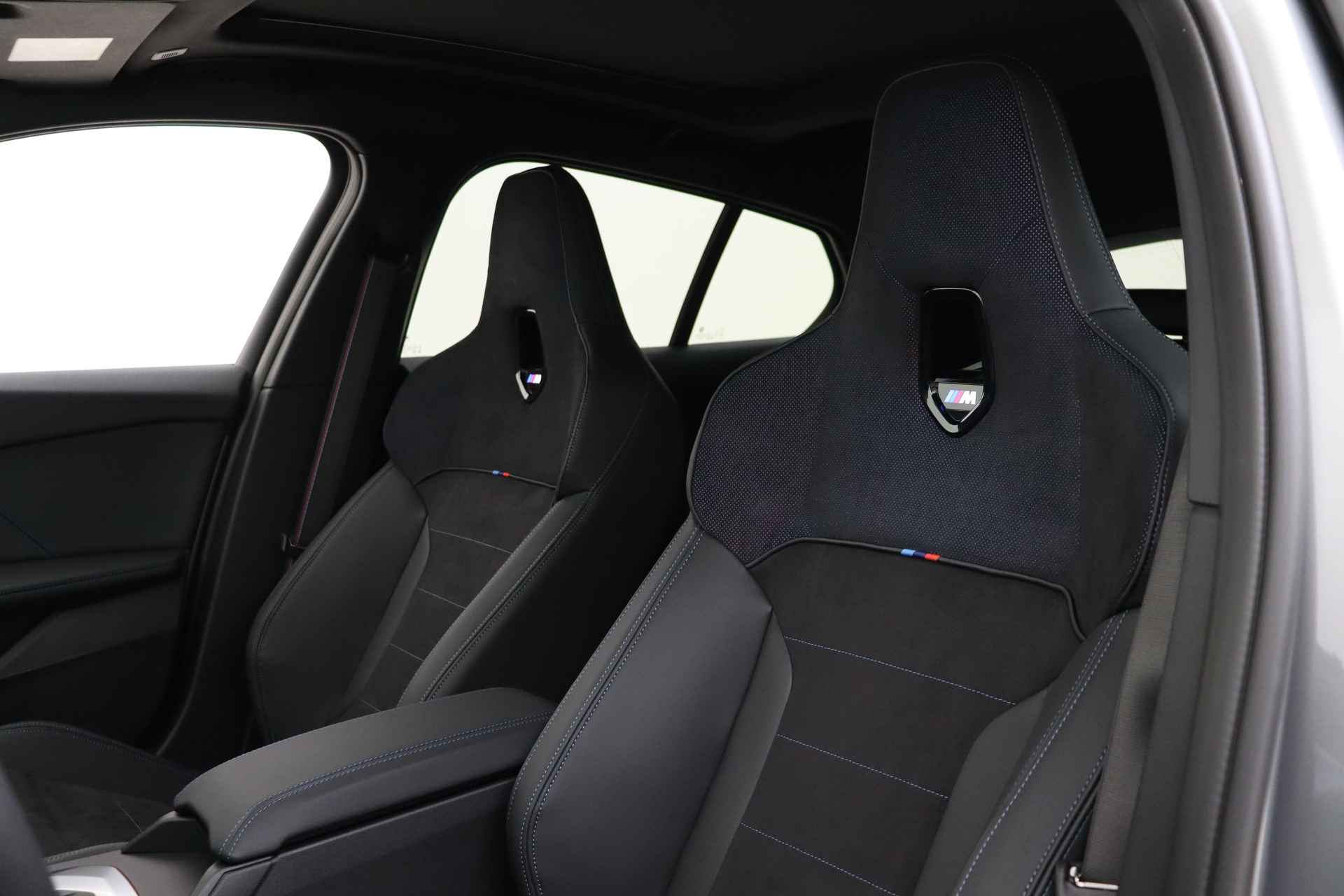 BMW 1-serie 120 High Executive M Sport Automaat / M Sportstoelen / Adaptieve LED / Parking Assistant Plus / M Adaptief onderstel / Comfort Access / Head-Up - 9/49