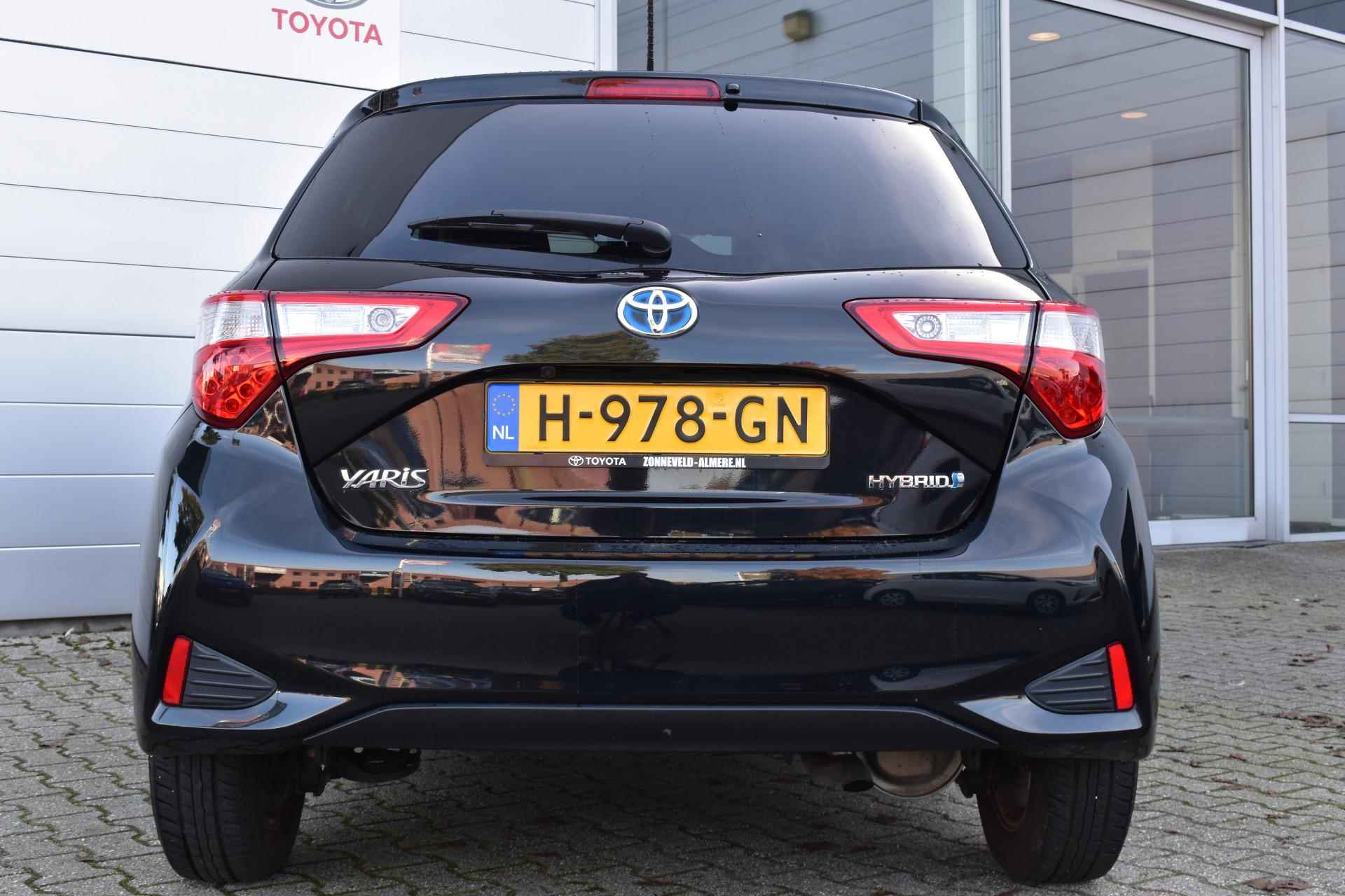 Toyota Yaris 1.5 Hybrid Dynamic - 8/31