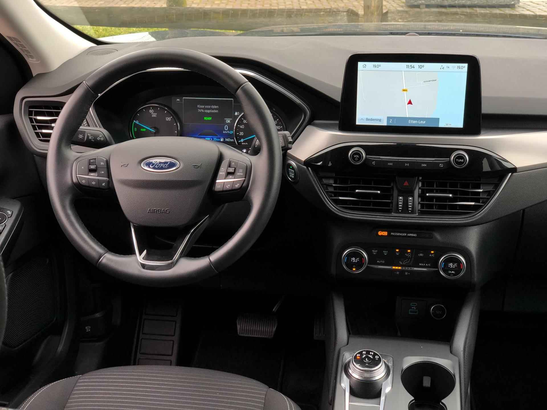 Ford KUGA 2.5 PHEV Titanium 225PK! | Navi, PDC, Cruise, Apple/Android, Climate | 'Chrome Blue' - 15/55