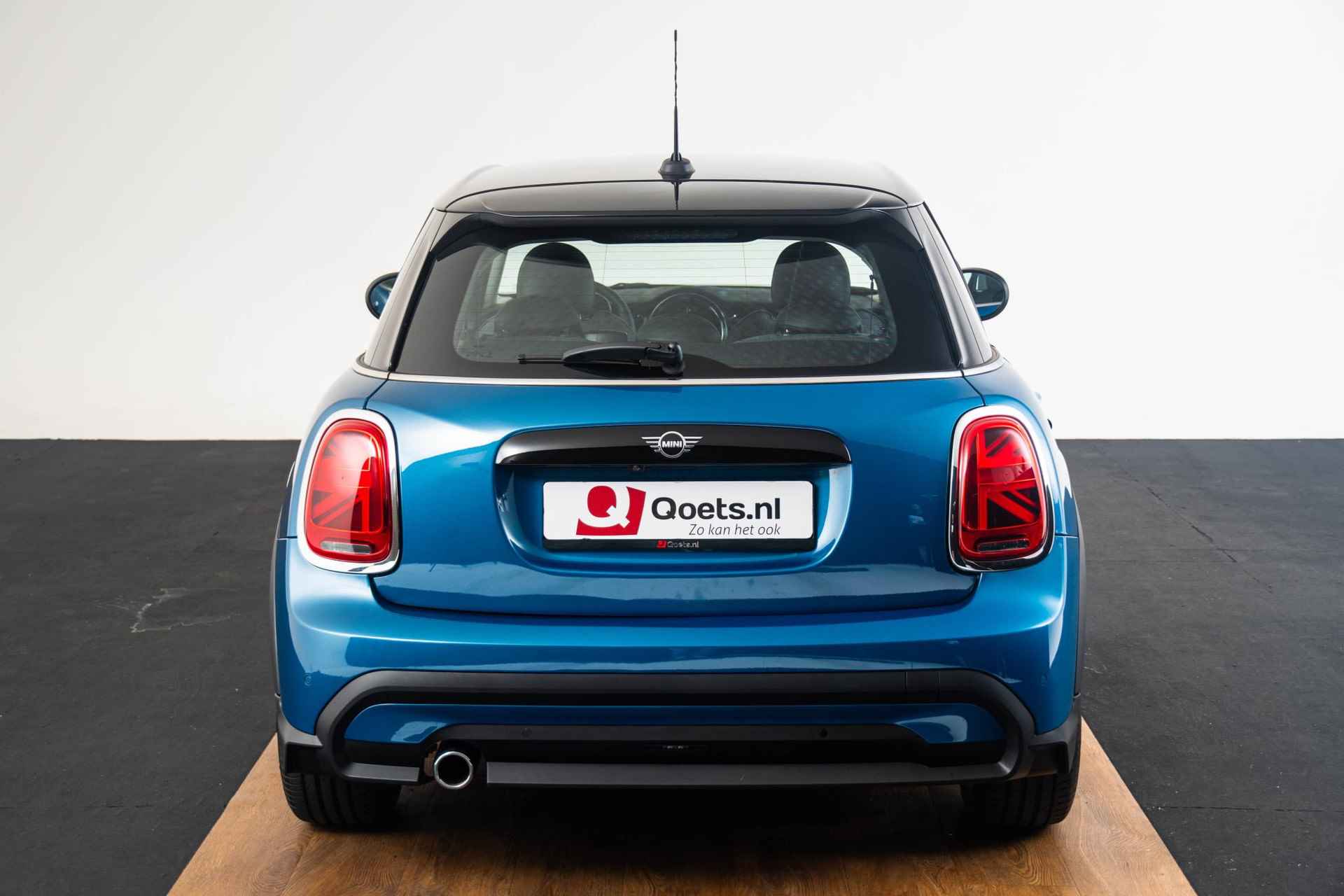 Mini Mini 5-deurs Cooper Classic Stoelverwarming - Comforttoegang - Achteruitrijcamera - Driving Assistant - 17" - 12/60