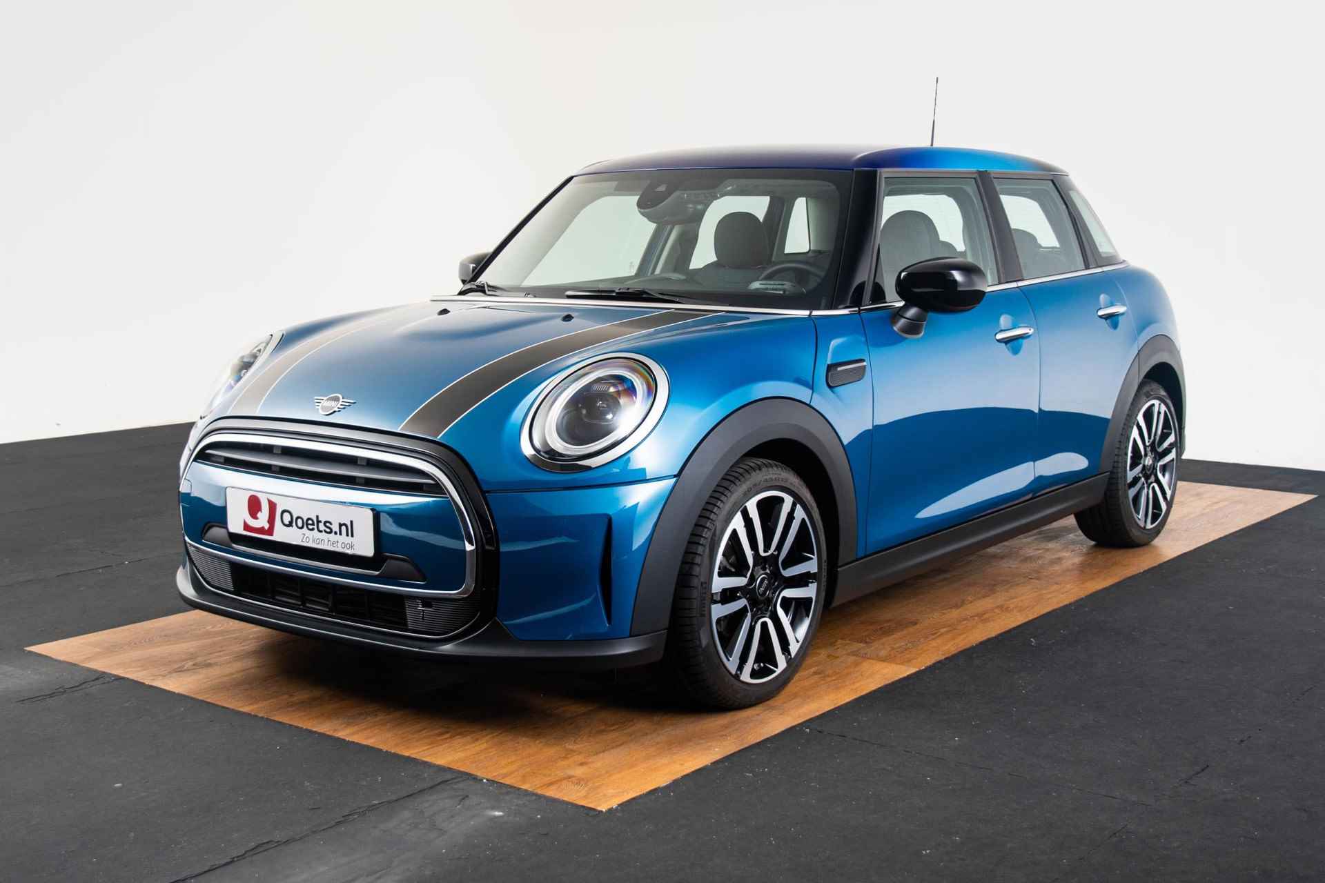 Mini Mini 5-deurs Cooper Classic Stoelverwarming - Comforttoegang - Achteruitrijcamera - Driving Assistant - 17" - 50/60