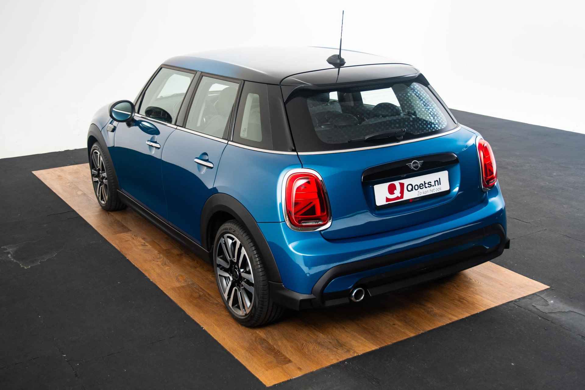 Mini Mini 5-deurs Cooper Classic Stoelverwarming - Comforttoegang - Achteruitrijcamera - Driving Assistant - 17" - 53/60