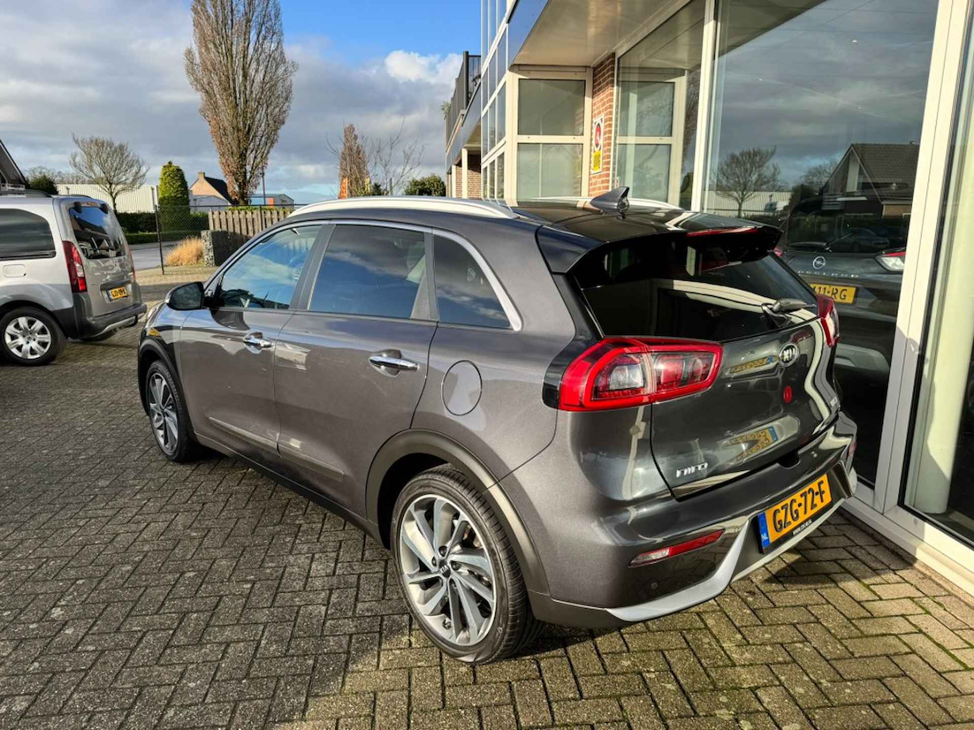 KIA Niro 1.6 GDI H. EXECUT.L - 6/28