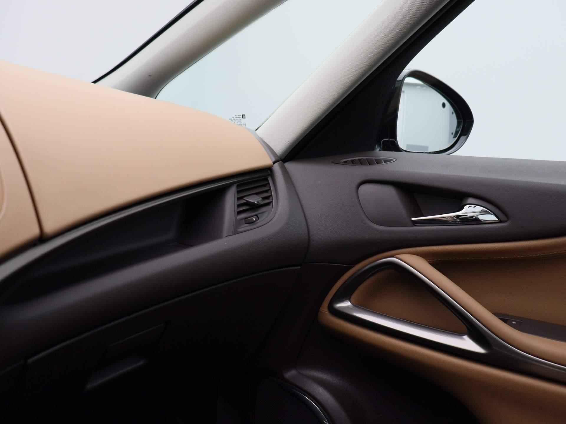 Opel Zafira Tourer 1.4 Cosmo | PANORAMADAK | NAVIGATIE | HALF LEDEREN BEKLEDING | TREKHAAK | CRUISE CONTROL | PARKEERSENSOREN VOOR + ACHTER | CLIMATE CONTROL | - 28/38