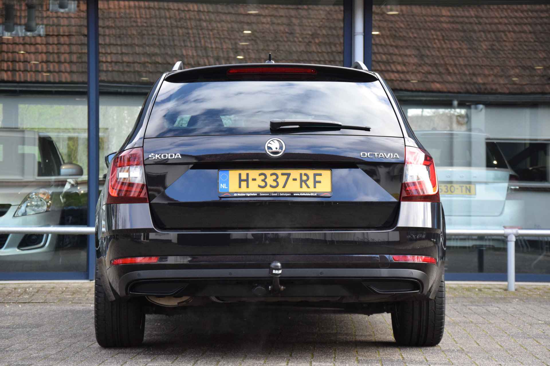 Škoda Octavia Combi 1.5 TSI Greentech Sport Business | NL-Auto | BOVAG Garantie | Trekhaak |  Apple Carplay/Android Auto | Sportstoelen en Stuur | 17'' Velgen | Navigatie | PDC Achter | - 13/39