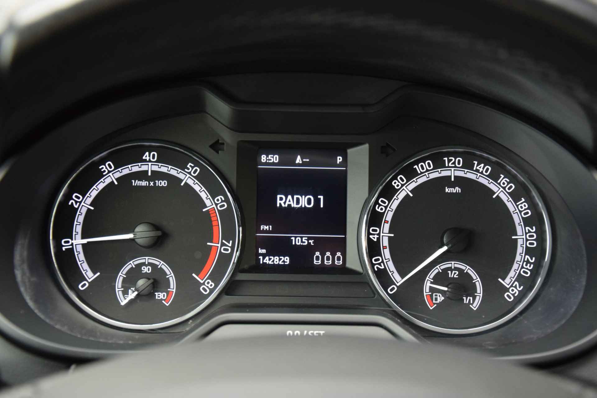 Škoda Octavia Combi 1.5 TSI Greentech Sport Business | NL-Auto | BOVAG Garantie | Trekhaak |  Apple Carplay/Android Auto | Sportstoelen en Stuur | 17'' Velgen | Navigatie | PDC Achter | - 14/39