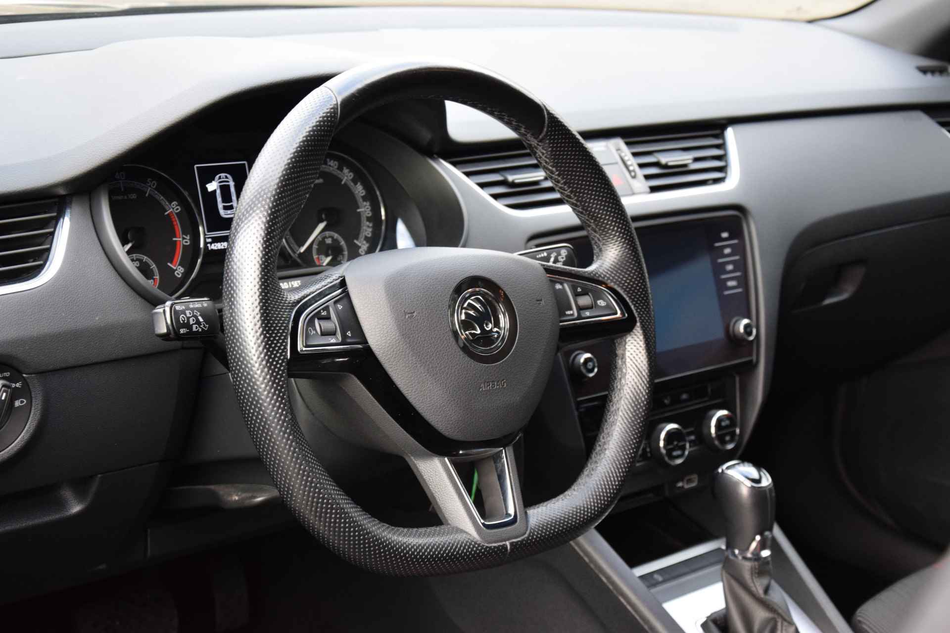 Škoda Octavia Combi 1.5 TSI Greentech Sport Business | NL-Auto | BOVAG Garantie | Trekhaak |  Apple Carplay/Android Auto | Sportstoelen en Stuur | 17'' Velgen | Navigatie | PDC Achter | - 19/39