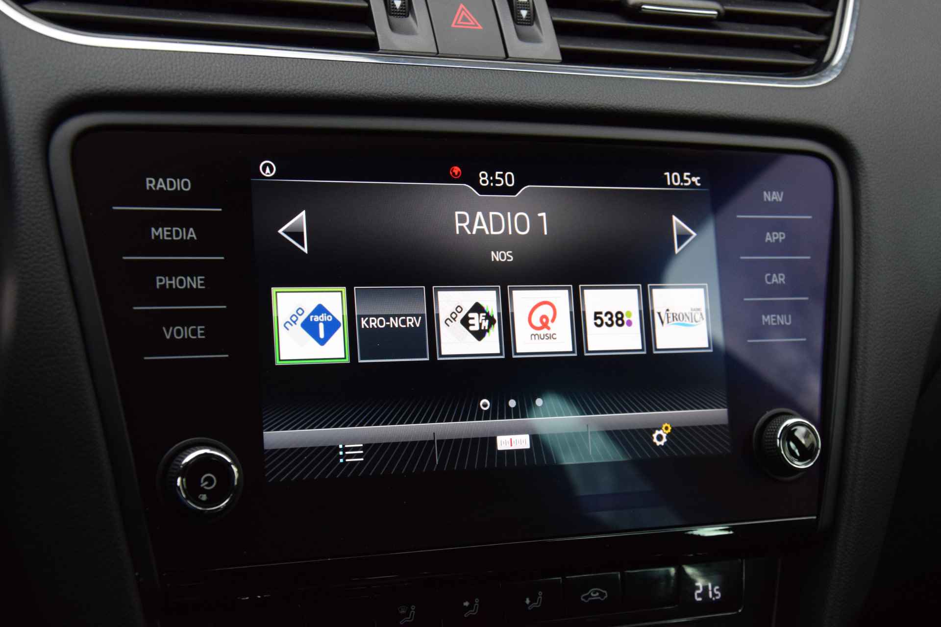 Škoda Octavia Combi 1.5 TSI Greentech Sport Business | NL-Auto | BOVAG Garantie | Trekhaak |  Apple Carplay/Android Auto | Sportstoelen en Stuur | 17'' Velgen | Navigatie | PDC Achter | - 24/39