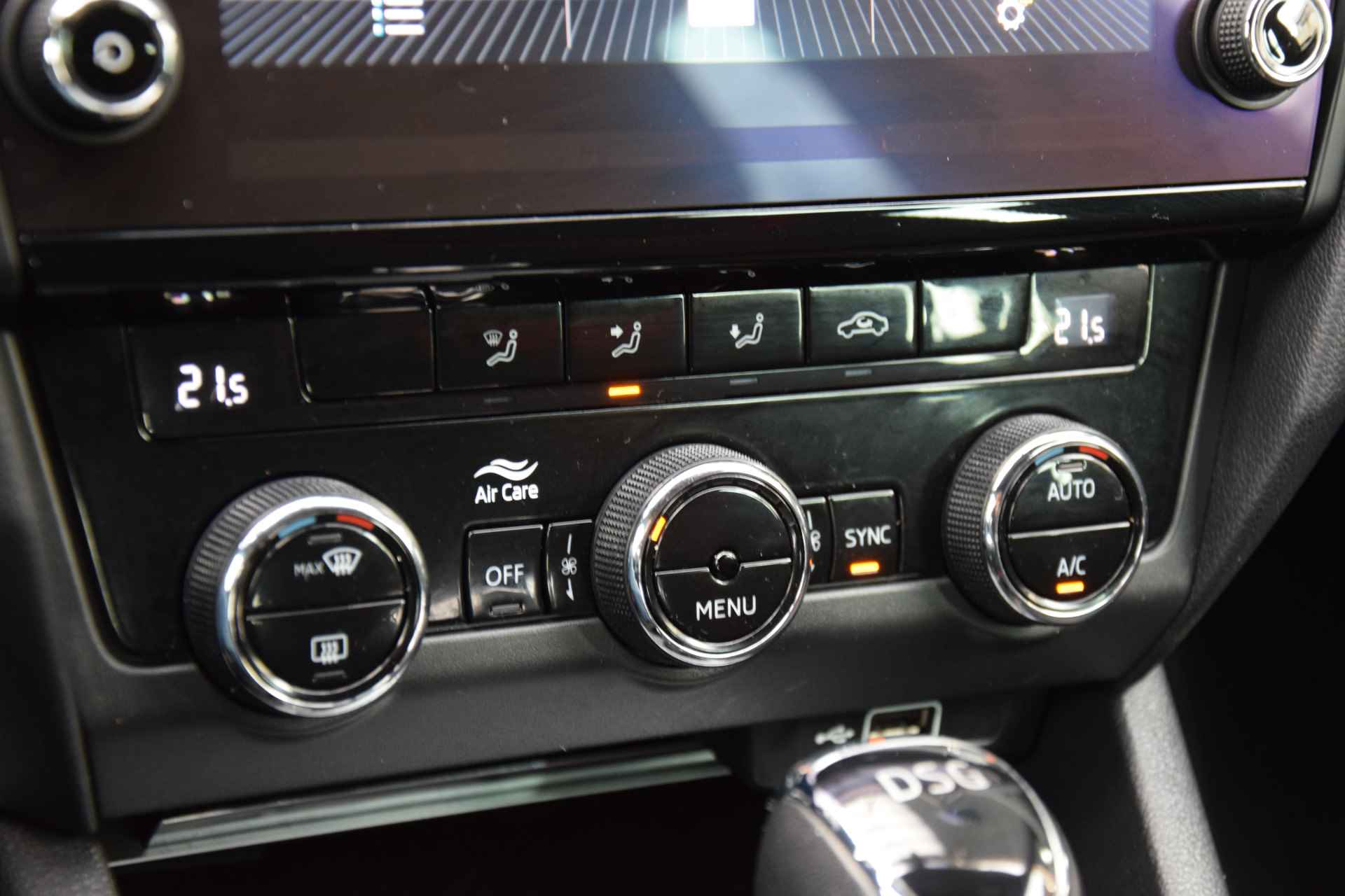 Škoda Octavia Combi 1.5 TSI Greentech Sport Business | NL-Auto | BOVAG Garantie | Trekhaak |  Apple Carplay/Android Auto | Sportstoelen en Stuur | 17'' Velgen | Navigatie | PDC Achter | - 26/39