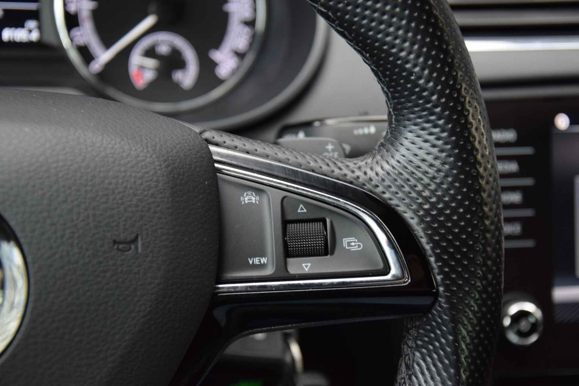 Škoda Octavia Combi 1.5 TSI Greentech Sport Business | NL-Auto | BOVAG Garantie | Trekhaak |  Apple Carplay/Android Auto | Sportstoelen en Stuur | 17'' Velgen | Navigatie | PDC Achter | - 28/39