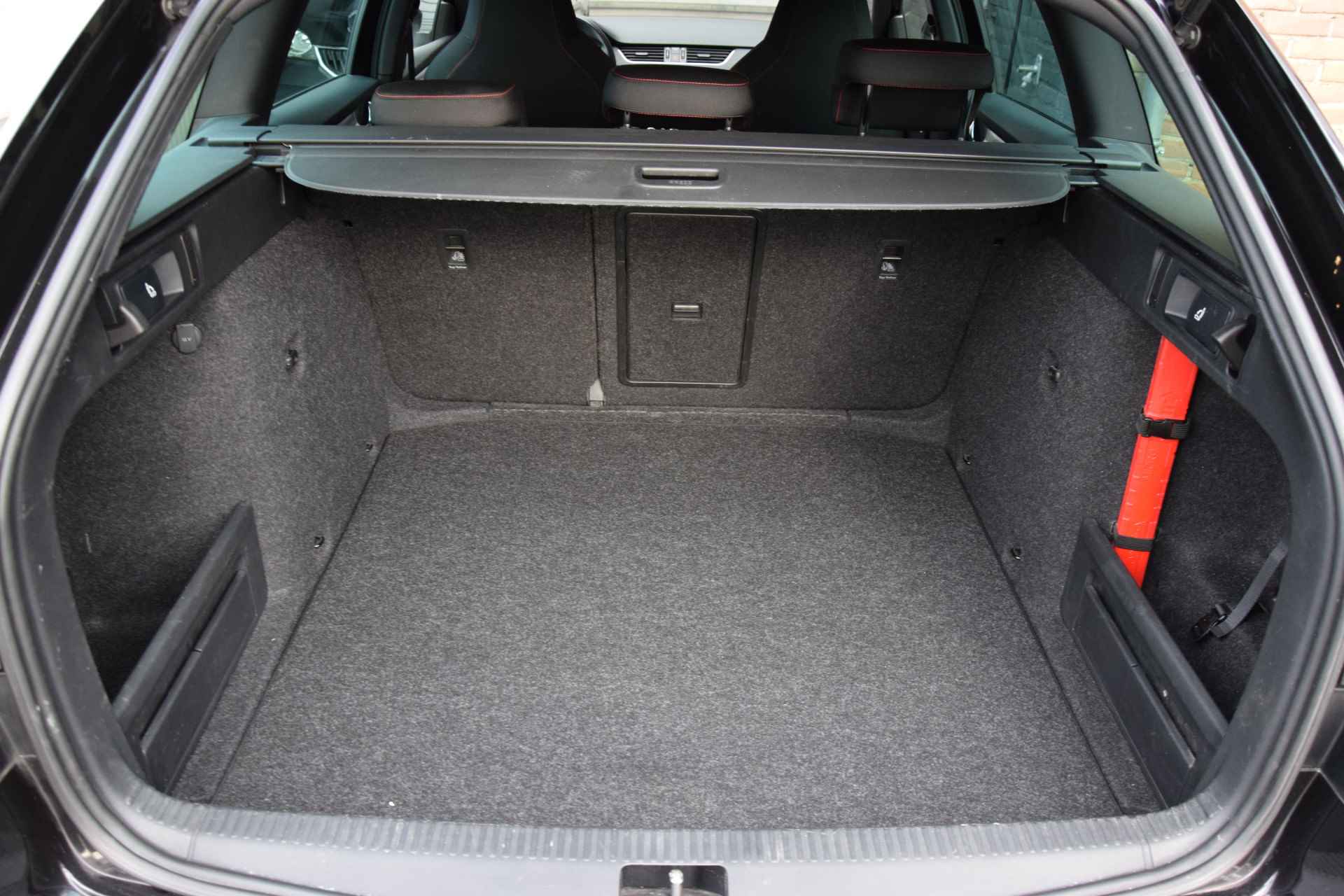Škoda Octavia Combi 1.5 TSI Greentech Sport Business | NL-Auto | BOVAG Garantie | Trekhaak |  Apple Carplay/Android Auto | Sportstoelen en Stuur | 17'' Velgen | Navigatie | PDC Achter | - 30/39