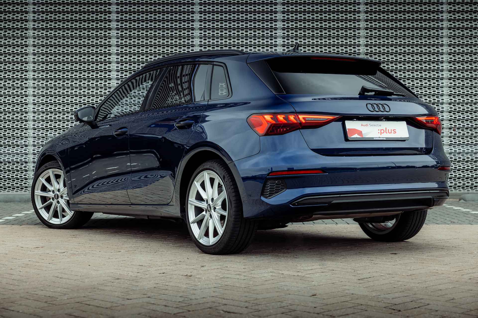 Audi A3 Sportback 40 TFSI e 204pk s-tronic Advanced | Matrix | Elektr. stoelen | Trekhaak | Camera | Optiek zwart | Comfortsleutel | Navigatie plus | Apple carplay | 18" LM velgen - 5/31