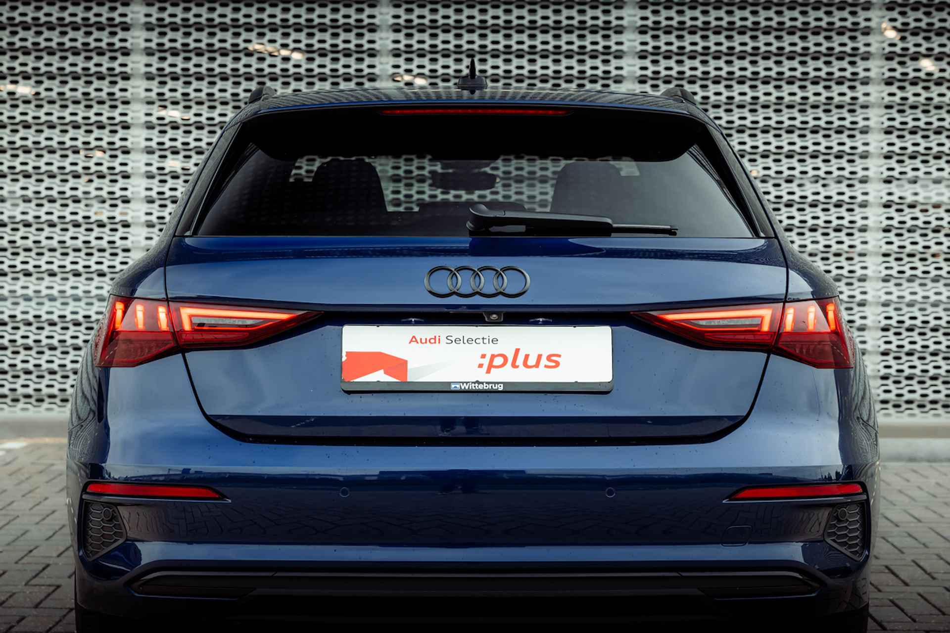 Audi A3 Sportback 40 TFSI e 204pk s-tronic Advanced | Matrix | Elektr. stoelen | Trekhaak | Camera | Optiek zwart | Comfortsleutel | Navigatie plus | Apple carplay | 18" LM velgen - 12/31