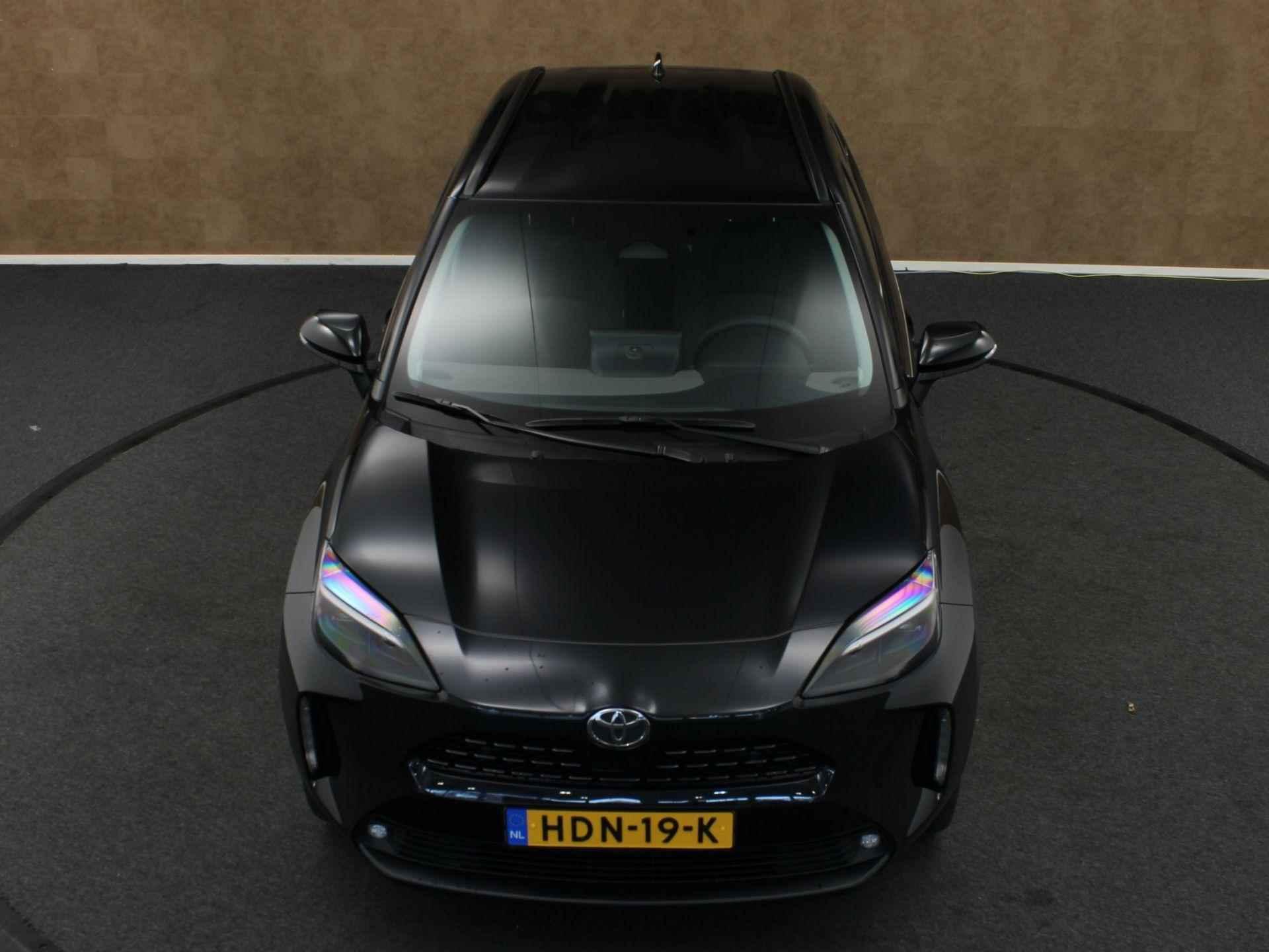 Toyota Yaris Cross 1.5 Hybrid 130 Executive - ORIGINEEL NEDERLANDSE AUTO - NAVIGATIE - PARKEERSENSOREN VOOR/ ACHTER - HALF LEDEREN BEKLEDING -ELEKTRISCH BEDIENBARE ACHTERKLEP - VOORSTOELEN VERWARMD- VOORRUIT VERWARMD - STUUR VERWARMD - 18 INCH LICHT METALEN VELGEN - 6/39