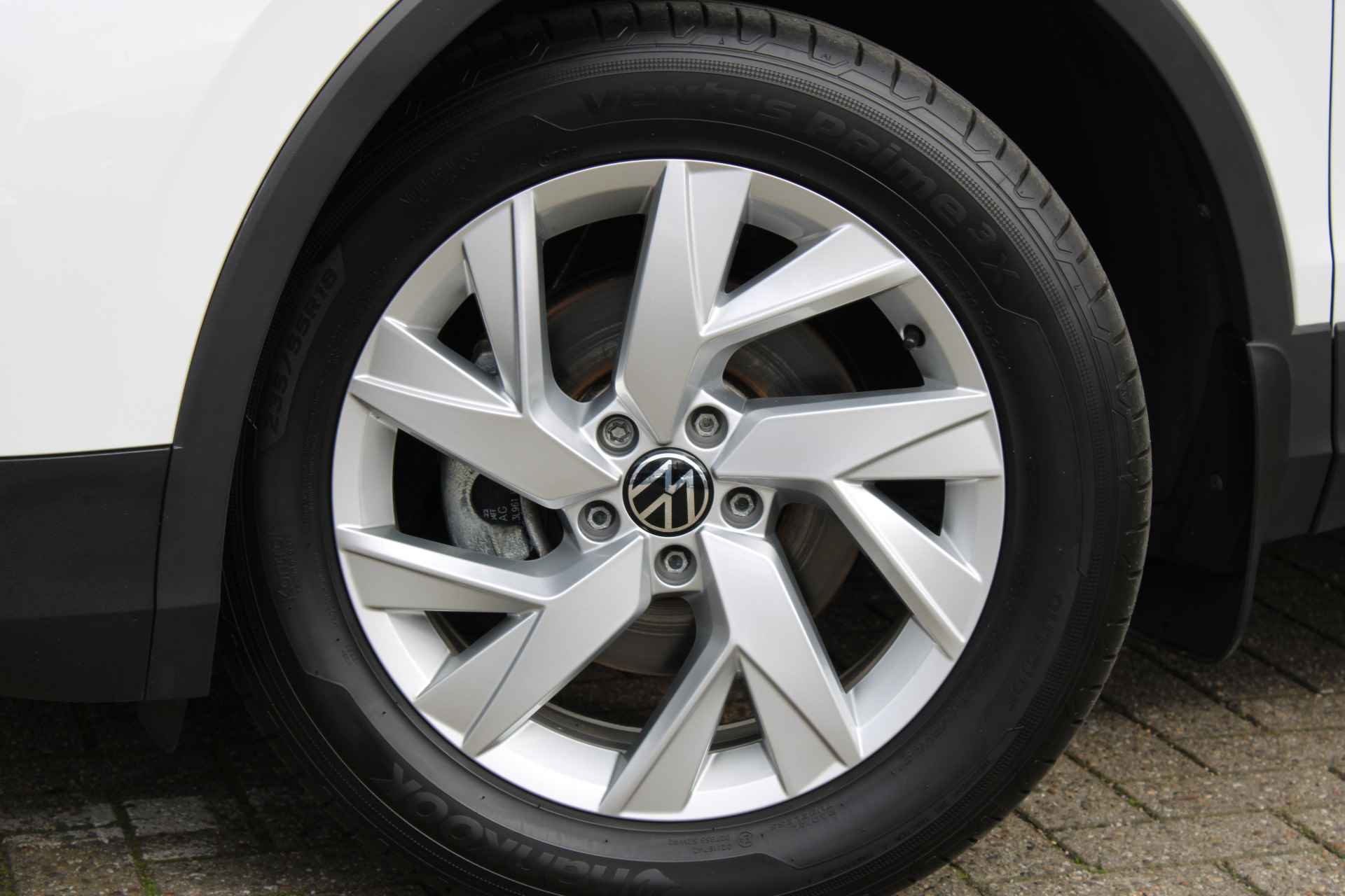 Volkswagen Tiguan 1.5 TSI Life Business | Camera | Elek.Trekhaak | Navi via App | Stoel & Stuurverwarming - 8/45