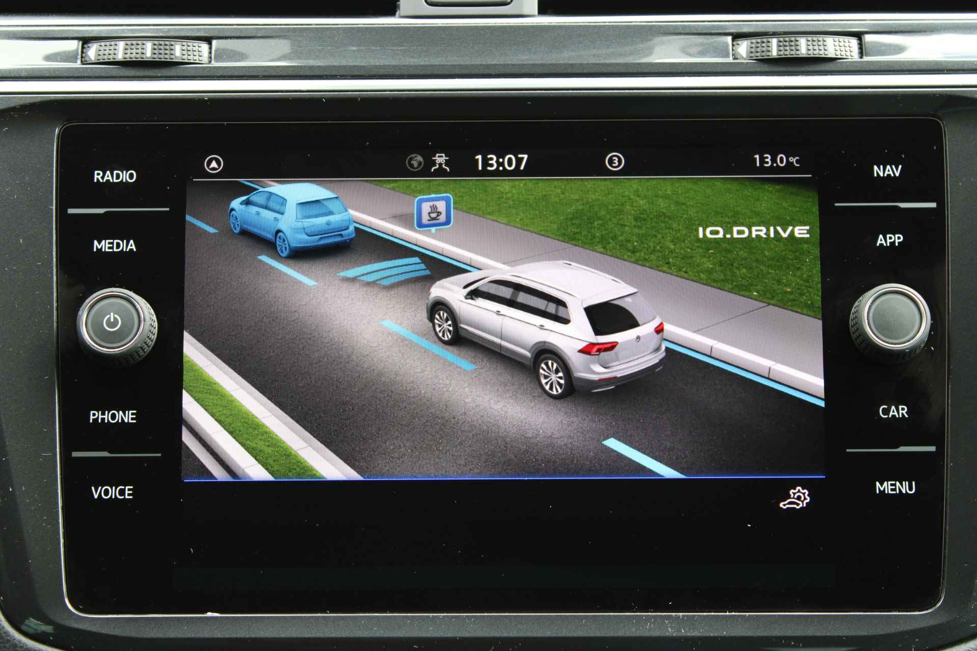 Volkswagen Tiguan 1.5 TSI Life Business | Camera | Elek.Trekhaak | Navi via App | Stoel & Stuurverwarming - 32/45
