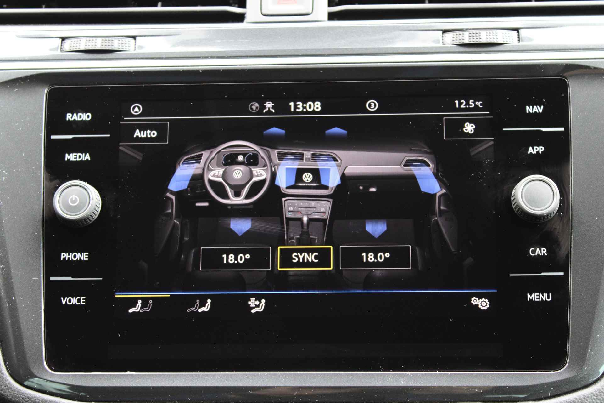 Volkswagen Tiguan 1.5 TSI Life Business | Camera | Elek.Trekhaak | Navi via App | Stoel & Stuurverwarming - 34/45
