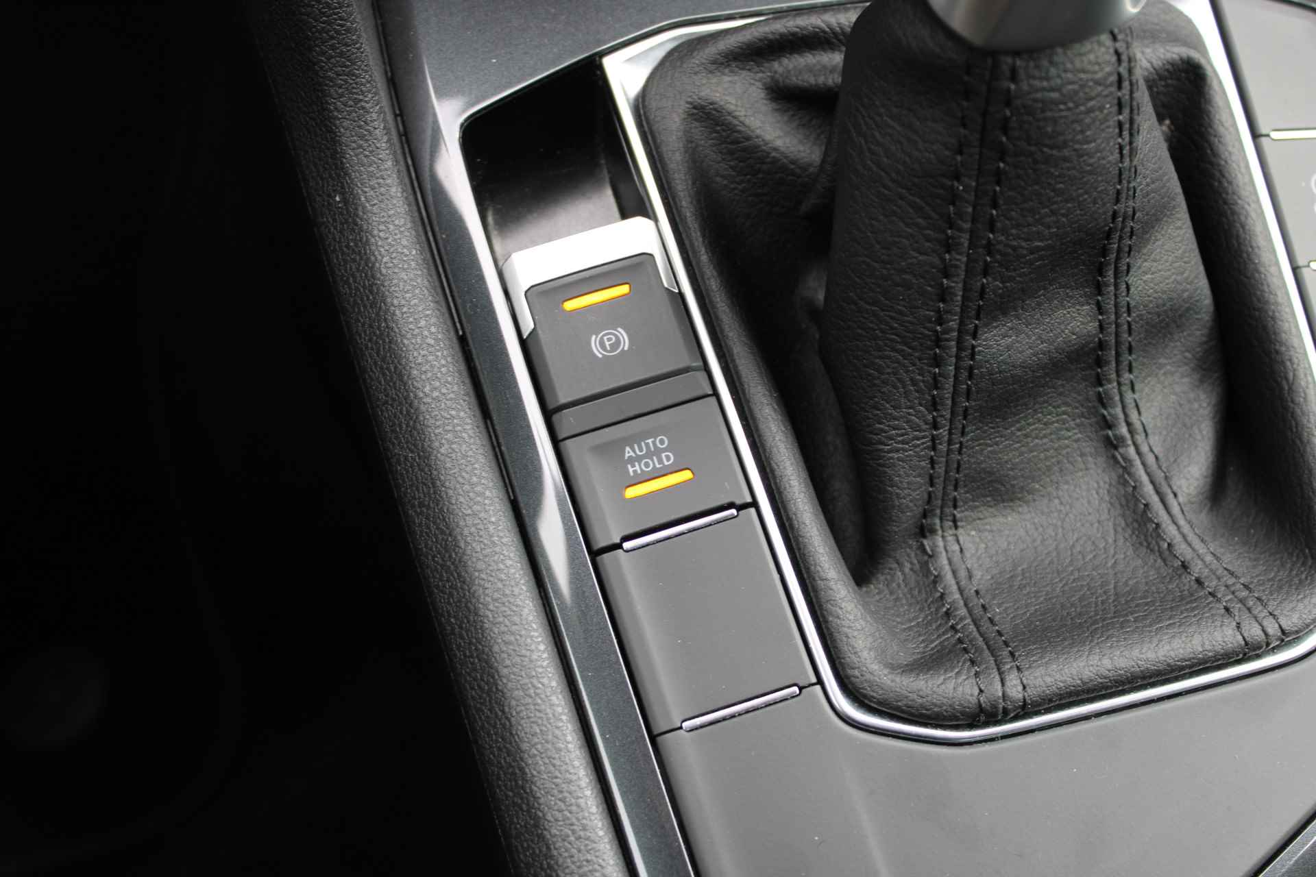 Volkswagen Tiguan 1.5 TSI Life Business | Camera | Elek.Trekhaak | Navi via App | Stoel & Stuurverwarming - 36/45