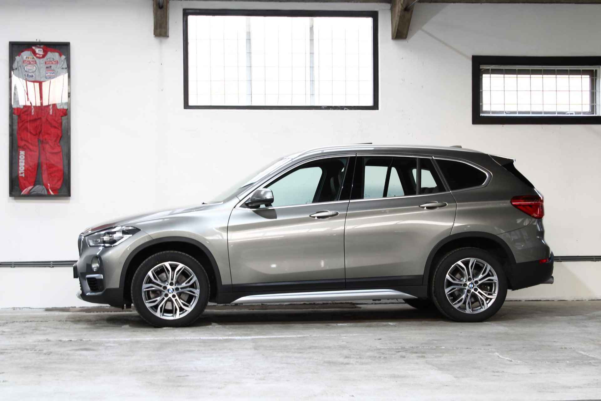 BMW X1 sDrive20i High Executive | Panoramadak | Head-Up | Camera | 18 inch | Leder | NL Auto | BTW | - 2/31