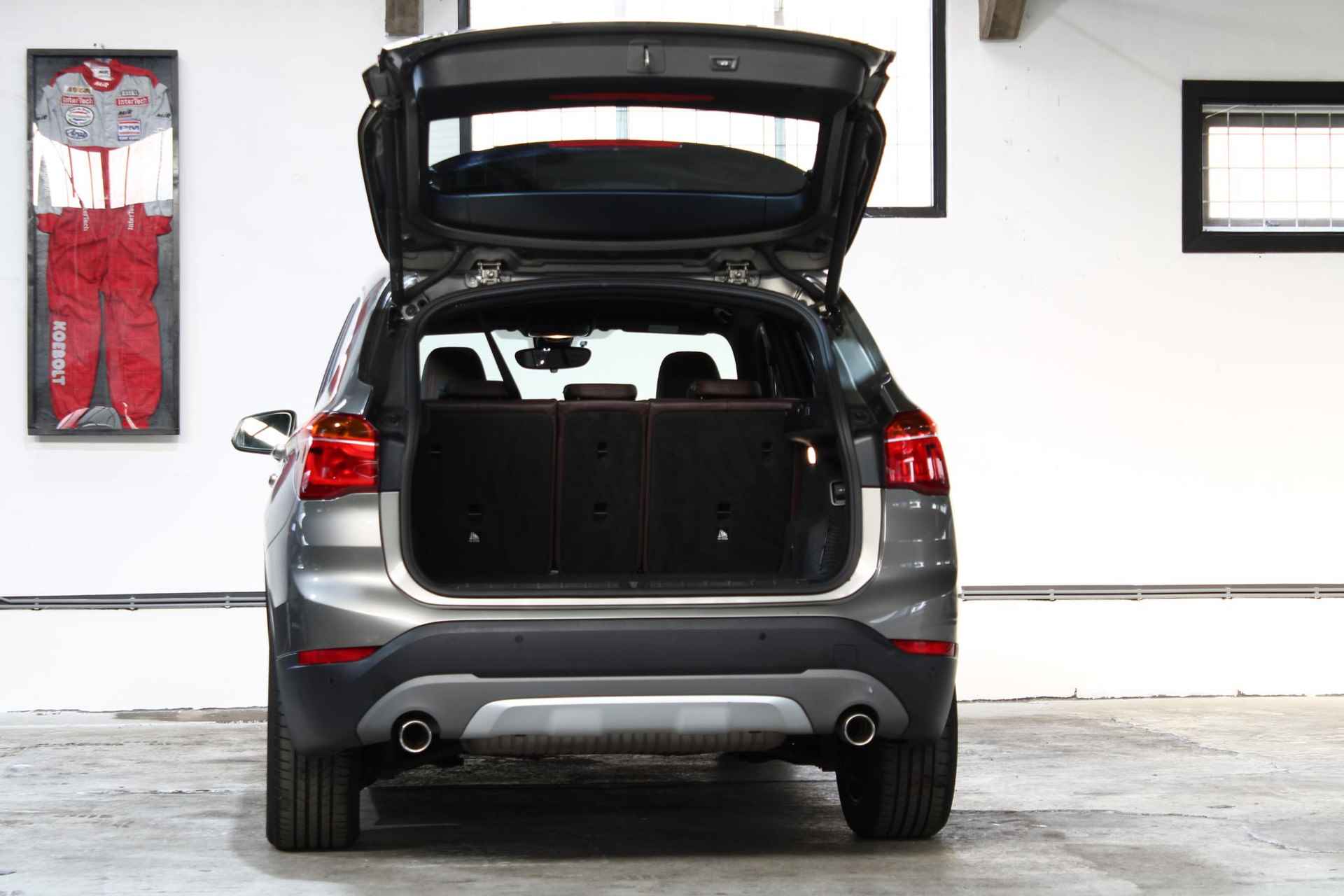 BMW X1 sDrive20i High Executive | Panoramadak | Head-Up | Camera | 18 inch | Leder | NL Auto | BTW | - 10/31