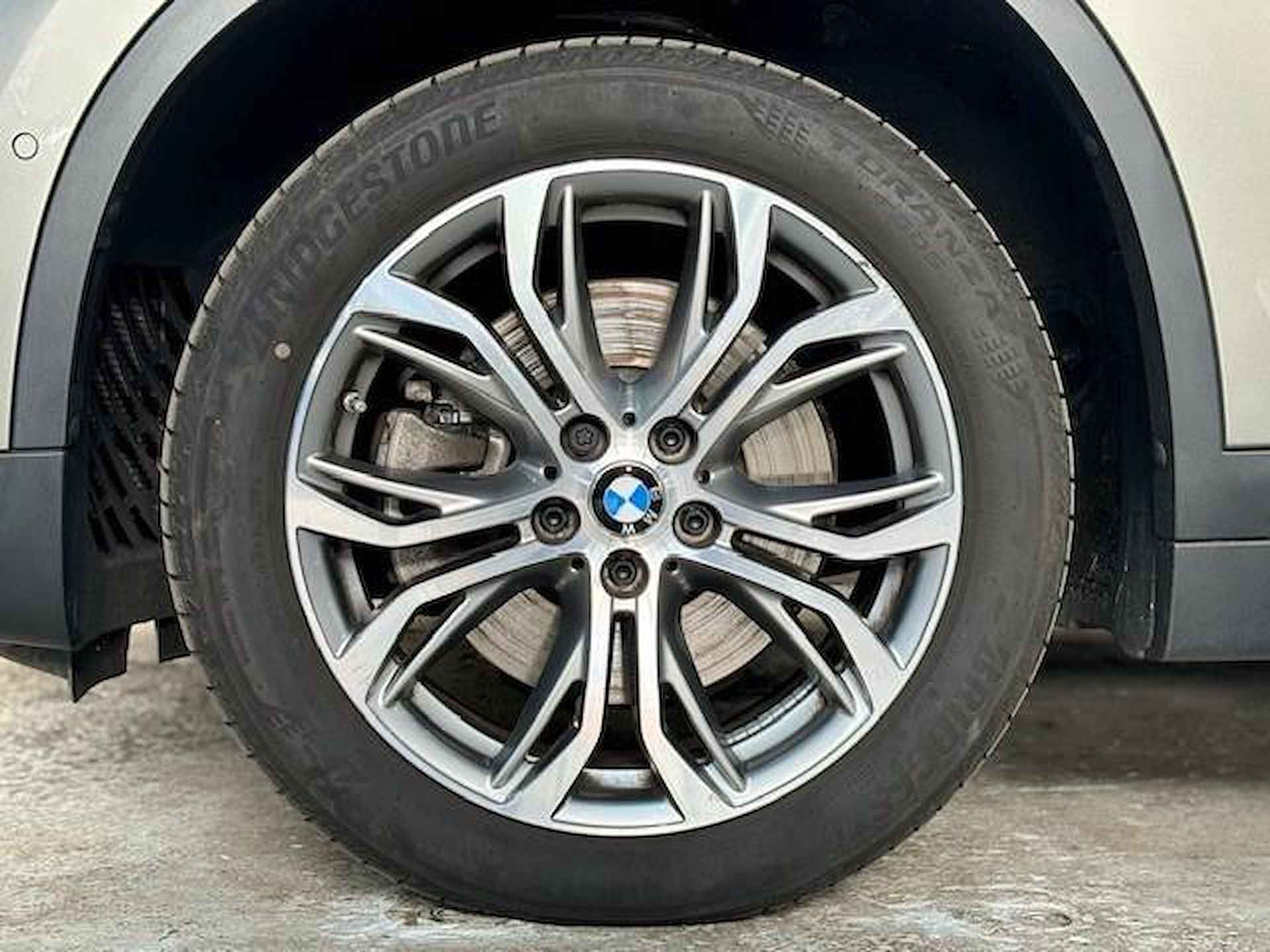 BMW X1 sDrive20i High Executive | Panoramadak | Head-Up | Camera | 18 inch | Leder | NL Auto | BTW | - 12/31