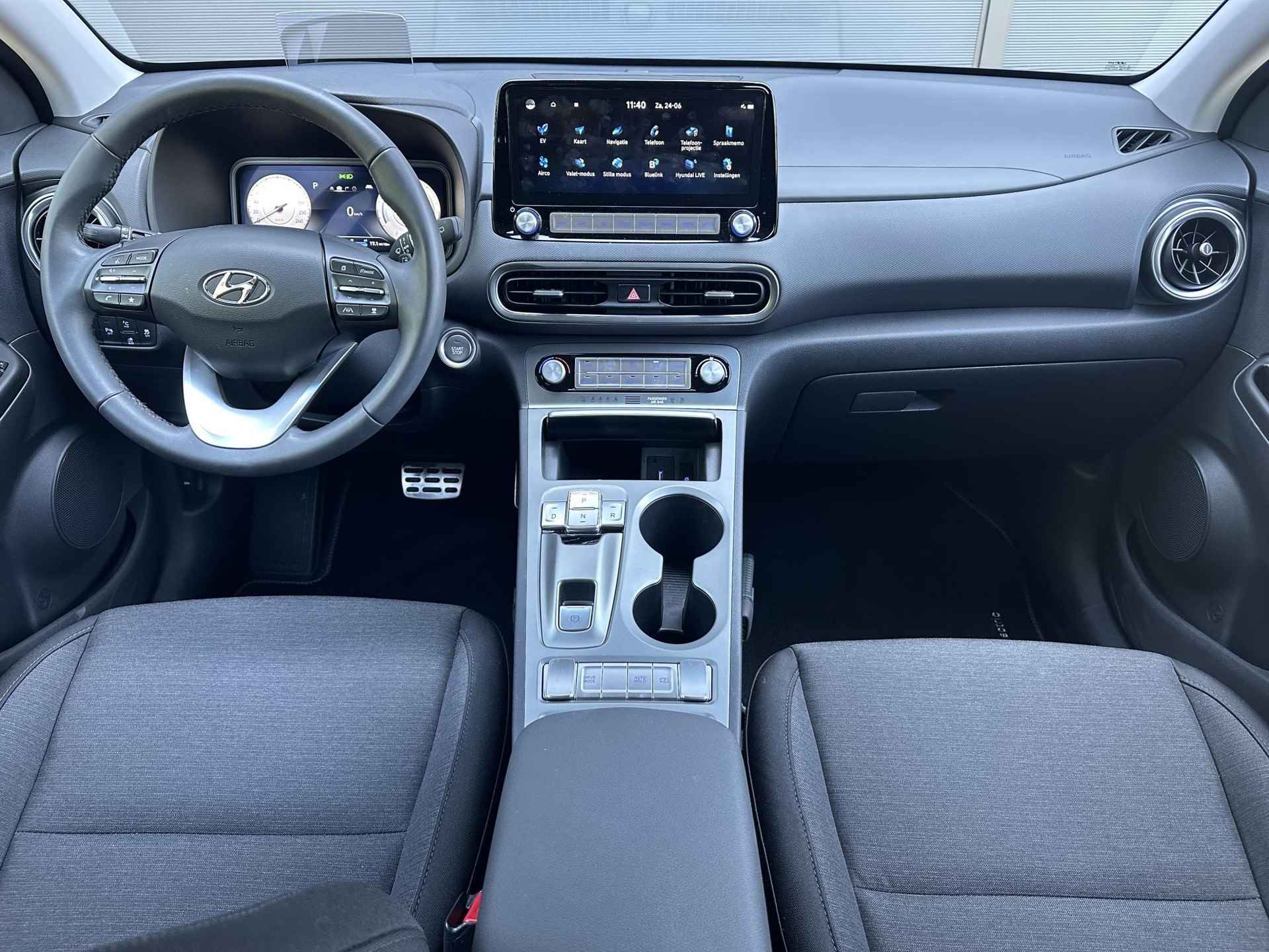 Hyundai Kona EV Fashion 39 kWh / Navigatie / Airco / Bluetooth / KRELL Audio / Keyless / Achteruitrij Camera / - 2/42