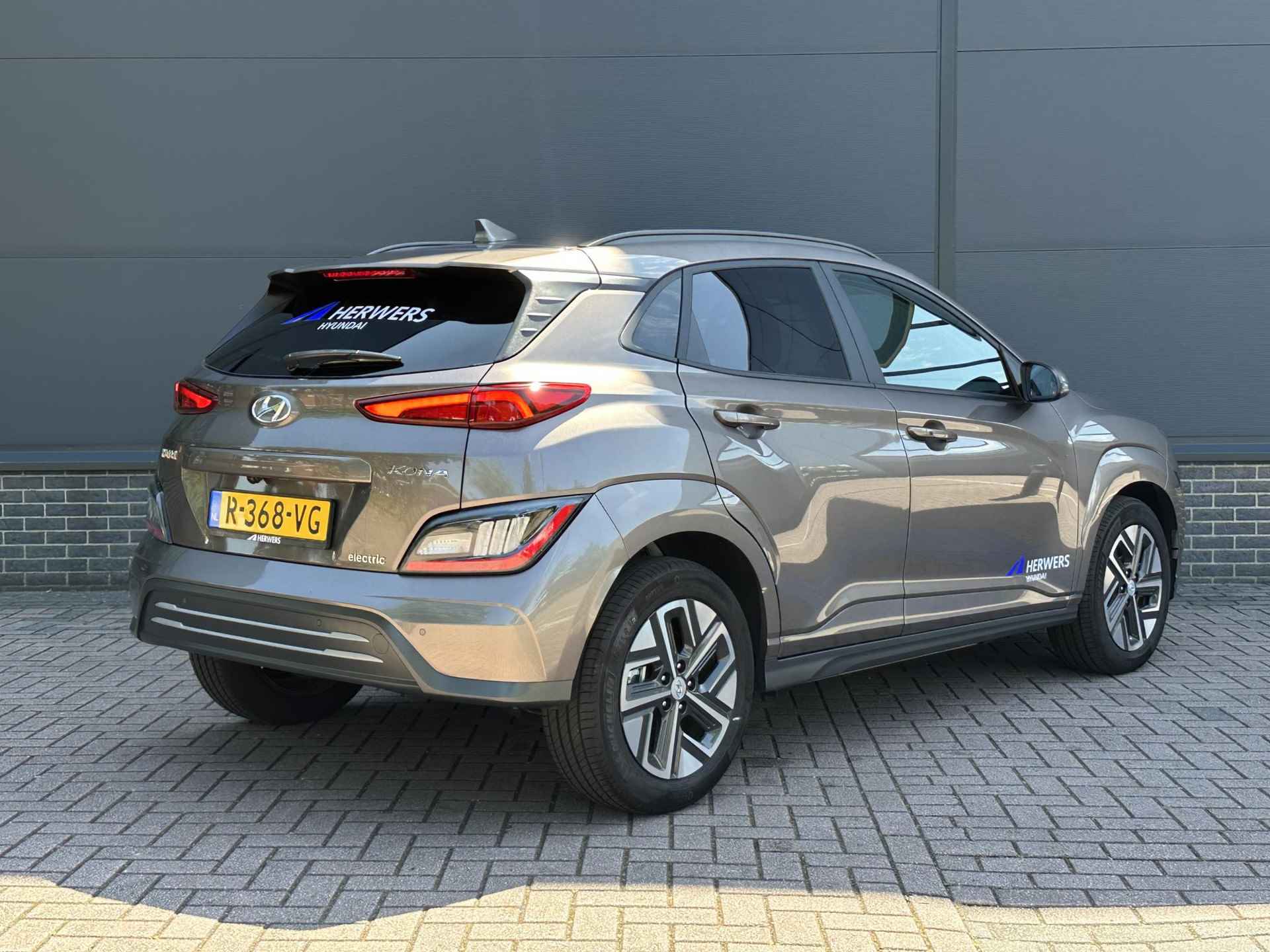 Hyundai Kona EV Fashion 39 kWh / Navigatie / Airco / Bluetooth / KRELL Audio / Keyless / Achteruitrij Camera / - 3/42