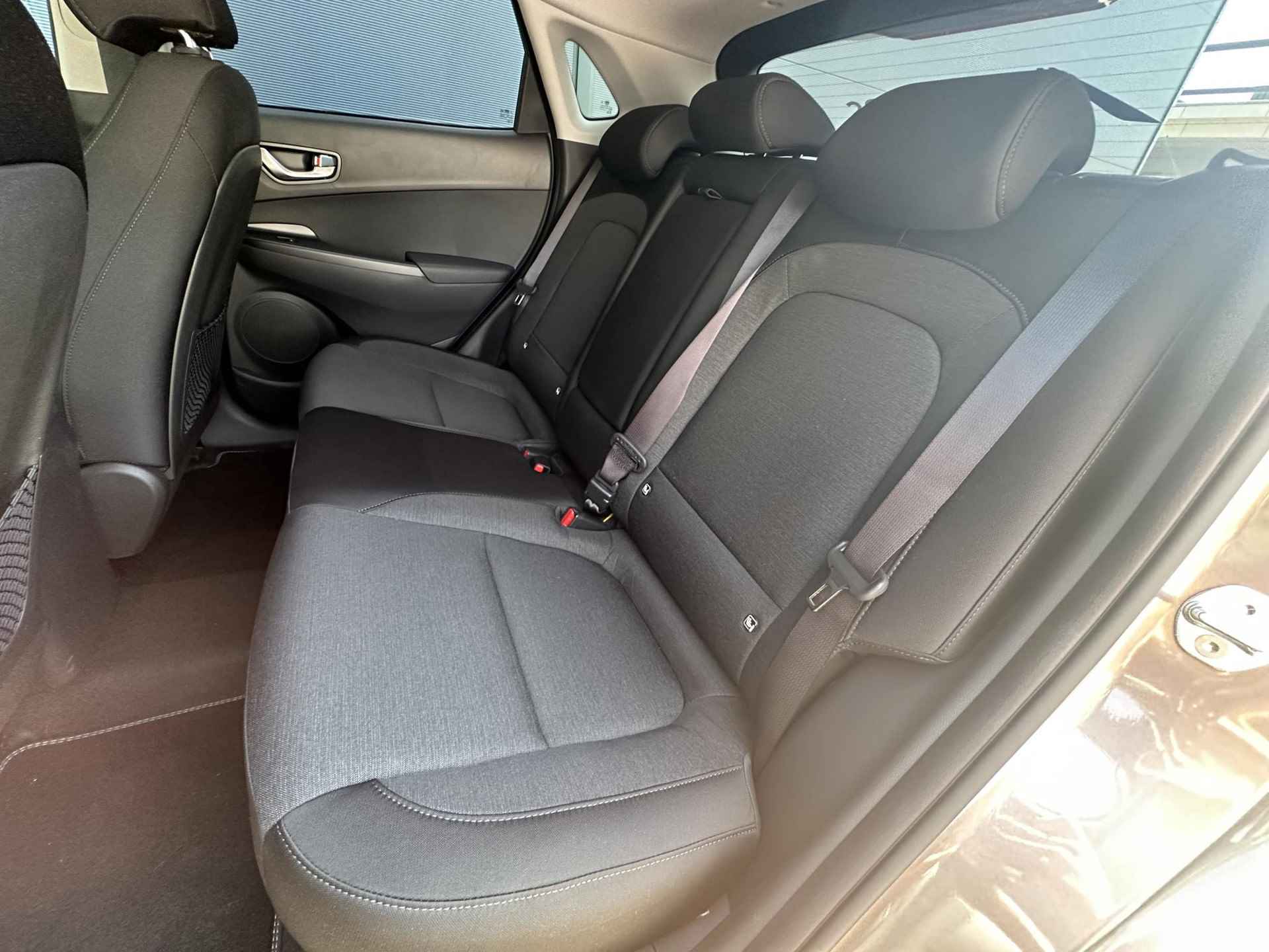 Hyundai Kona EV Fashion 39 kWh / Navigatie / Airco / Bluetooth / KRELL Audio / Keyless / Achteruitrij Camera / - 7/42