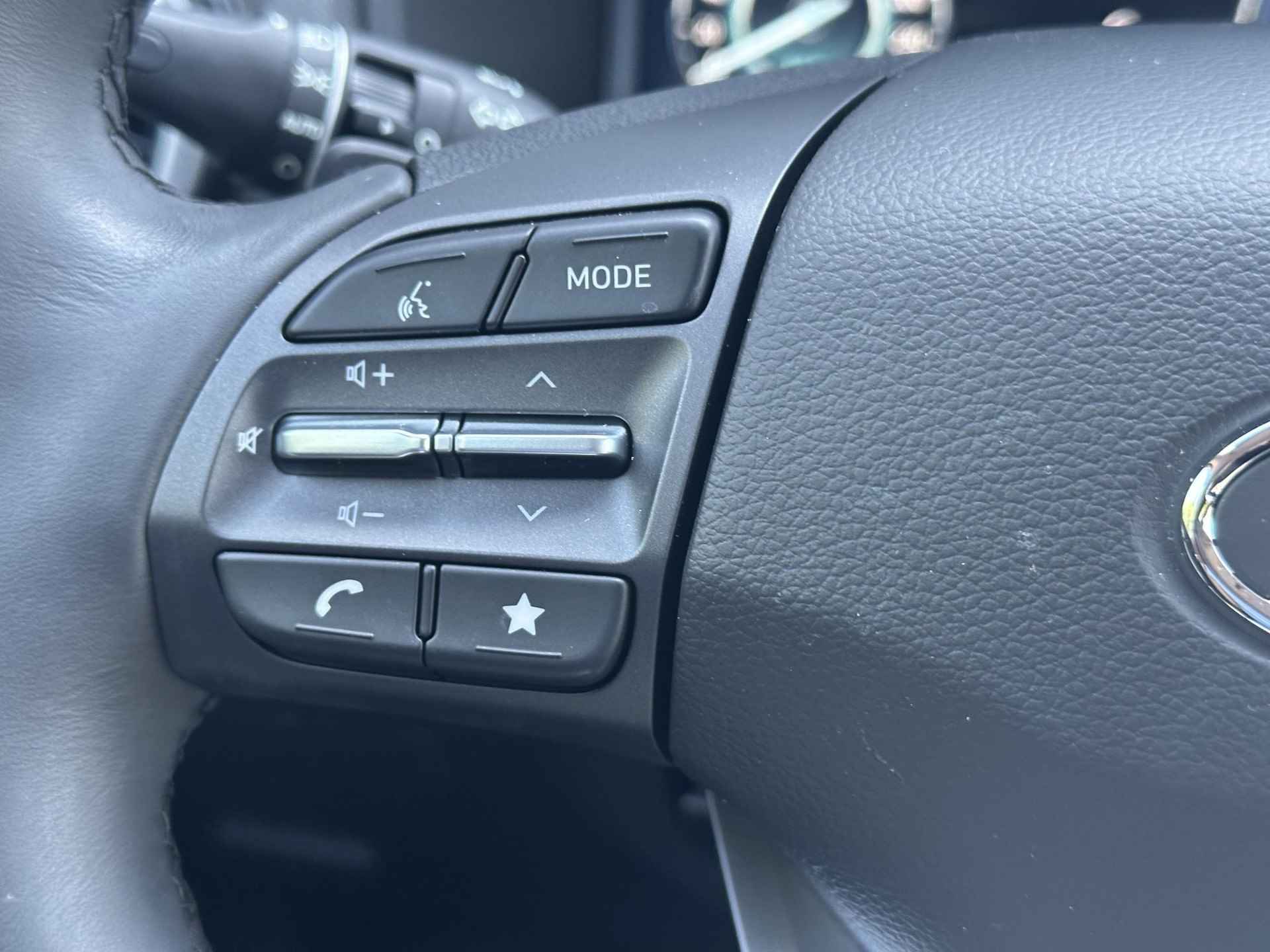 Hyundai Kona EV Fashion 39 kWh / Navigatie / Airco / Bluetooth / KRELL Audio / Keyless / Achteruitrij Camera / - 10/42