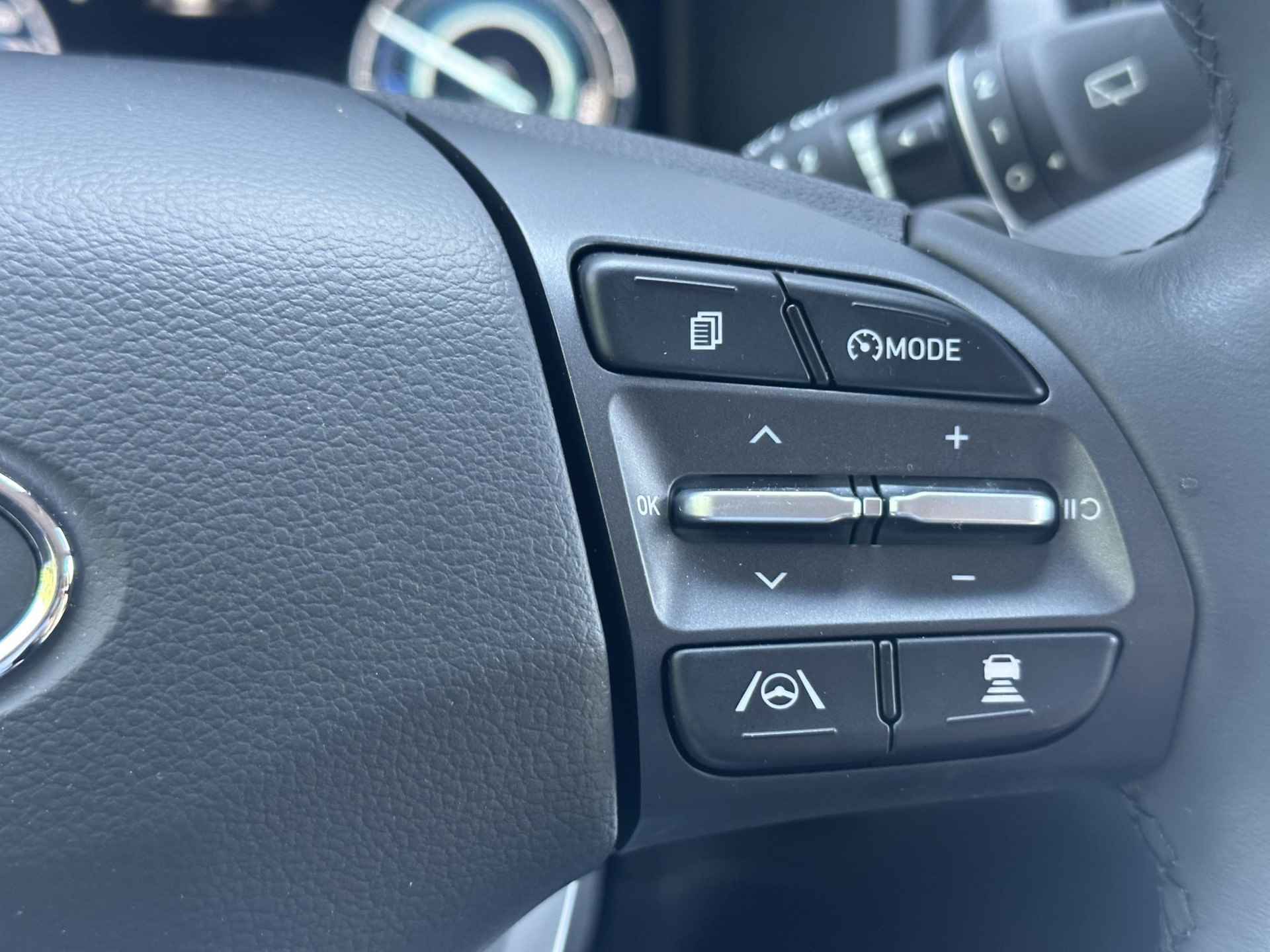 Hyundai Kona EV Fashion 39 kWh / Navigatie / Airco / Bluetooth / KRELL Audio / Keyless / Achteruitrij Camera / - 11/42