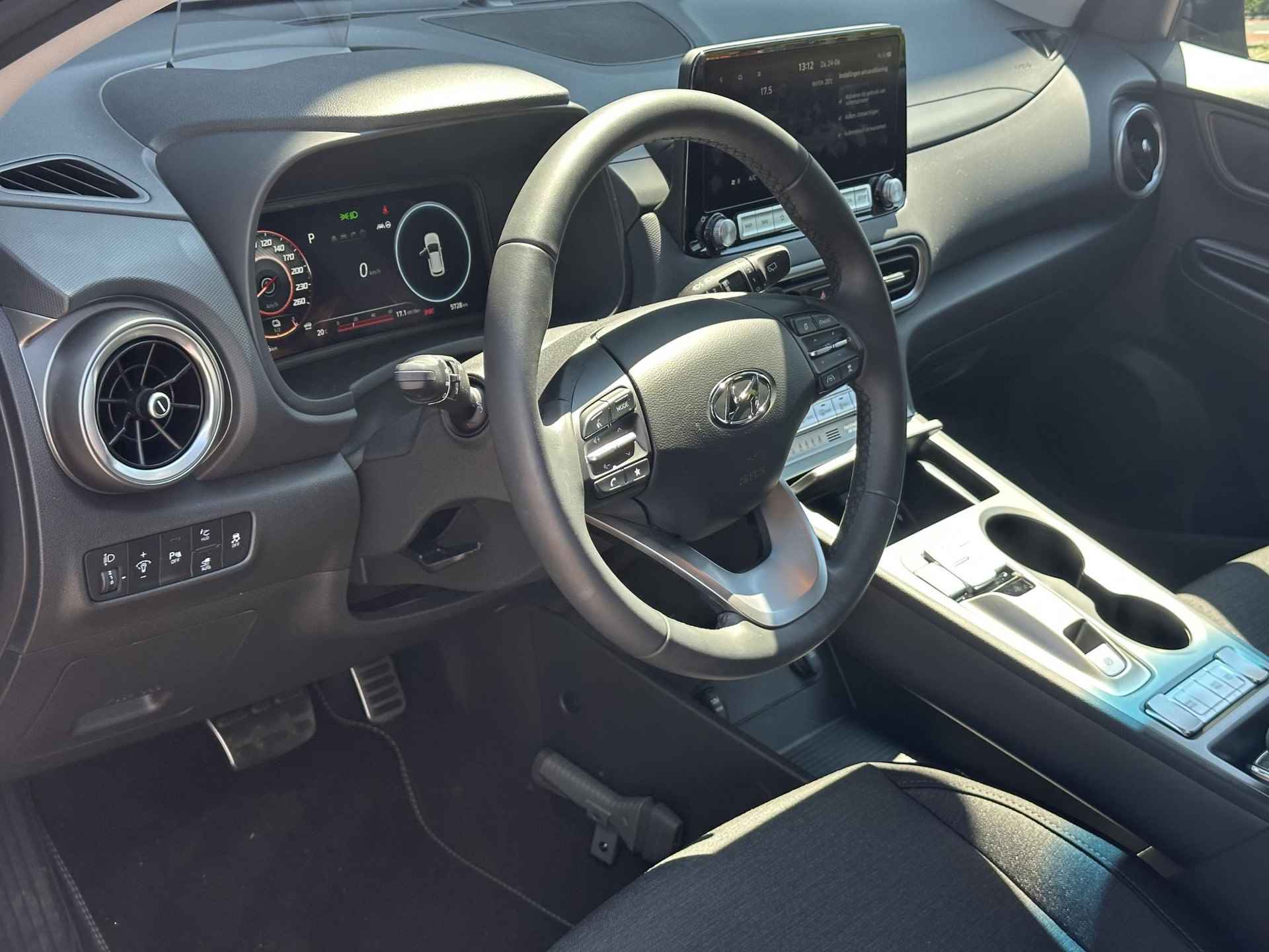 Hyundai Kona EV Fashion 39 kWh / Navigatie / Airco / Bluetooth / KRELL Audio / Keyless / Achteruitrij Camera / - 22/42