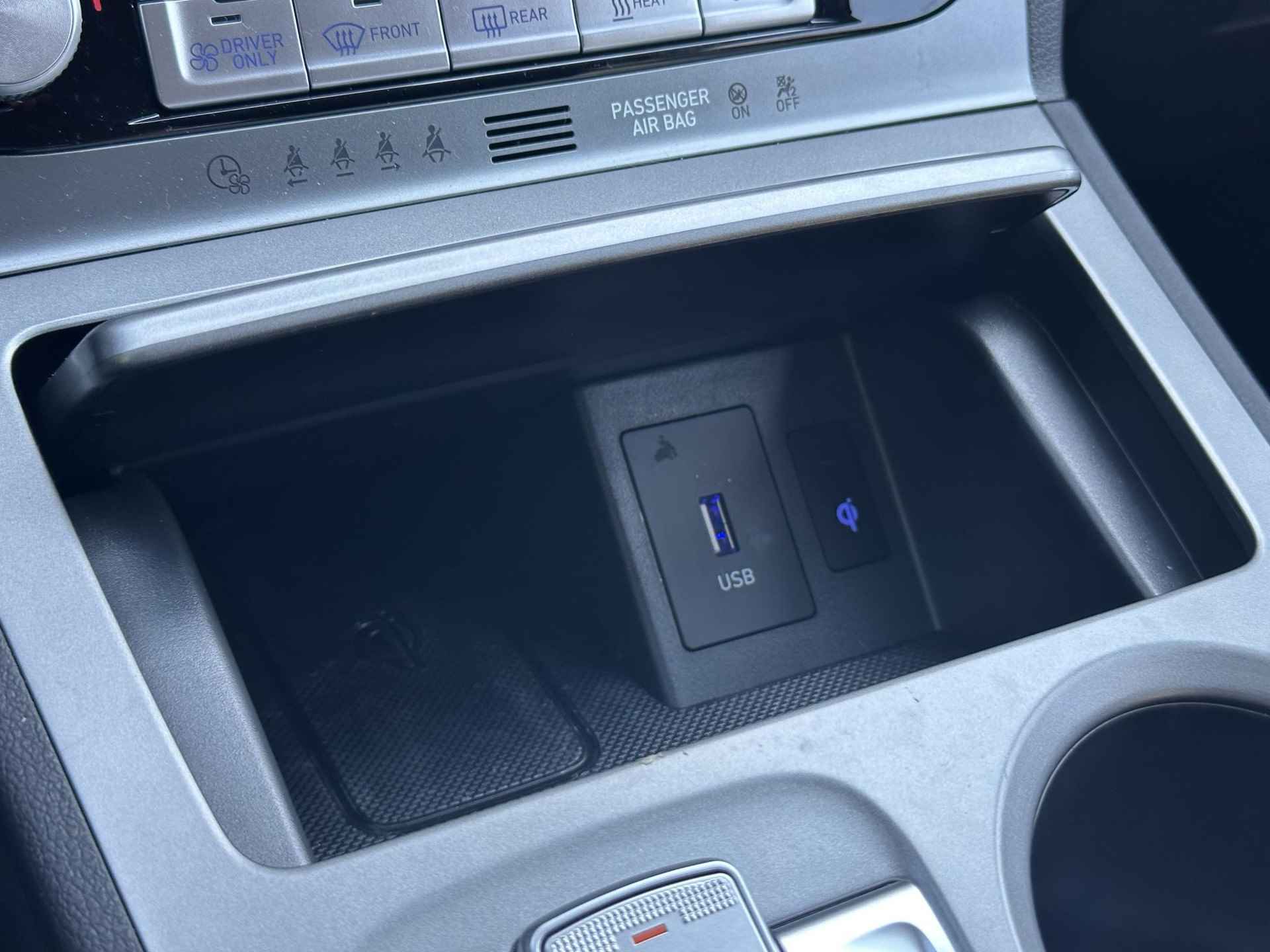 Hyundai Kona EV Fashion 39 kWh / Navigatie / Airco / Bluetooth / KRELL Audio / Keyless / Achteruitrij Camera / - 33/42