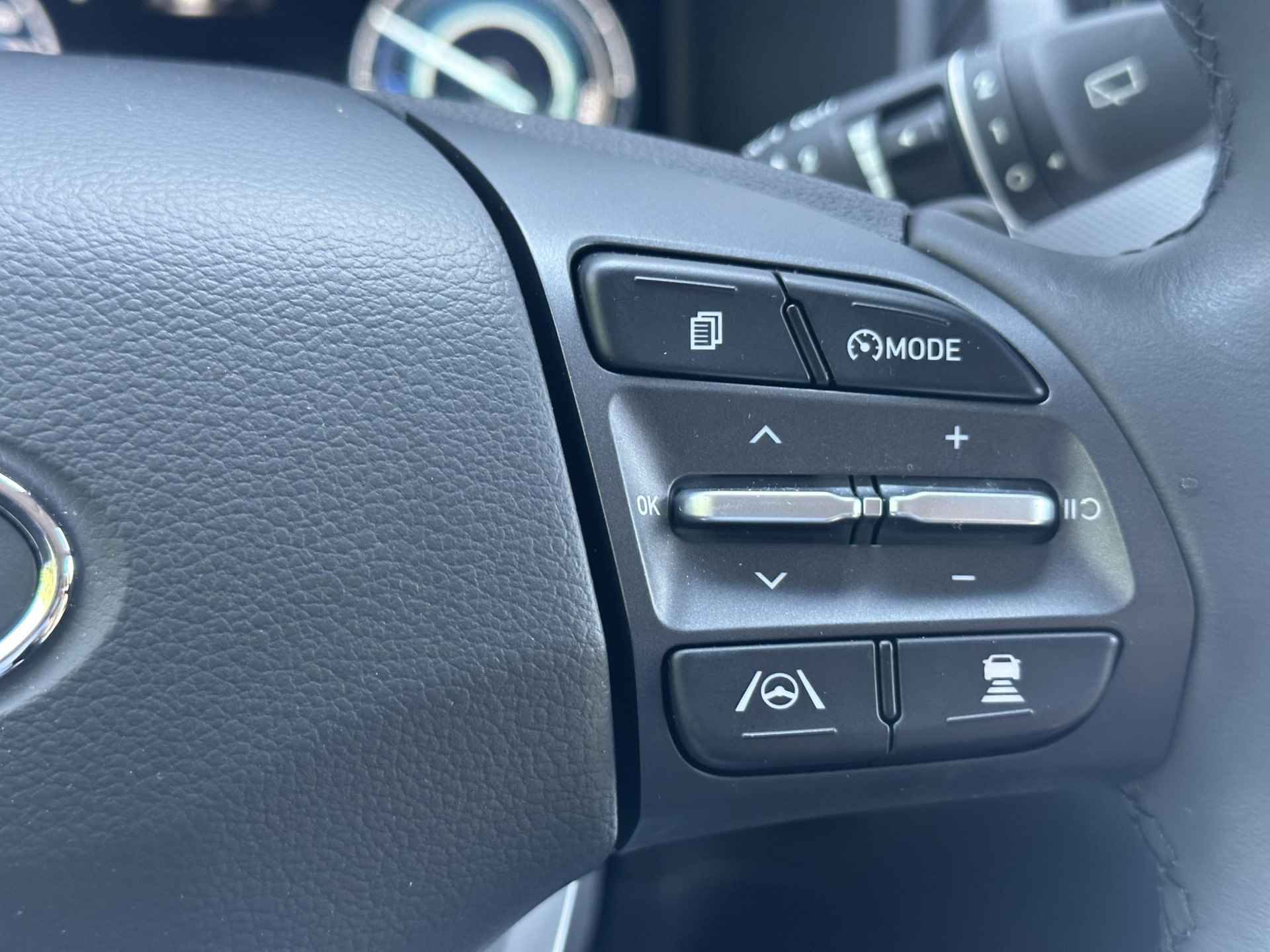 Hyundai Kona EV Fashion standaard range / Navigatie / Airco / Bluetooth / KRELL Audio / Keyless / Achteruitrij Camera / - 11/42