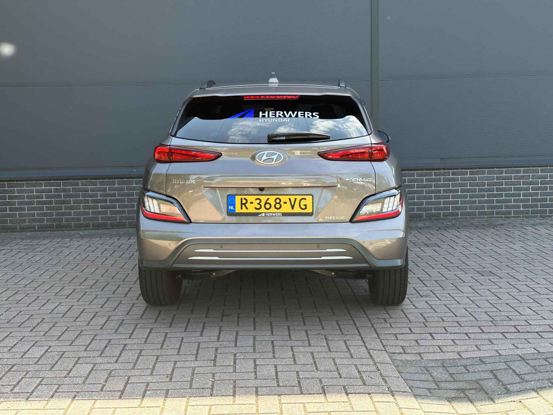 Hyundai Kona EV Fashion standaard range / Navigatie / Airco / Bluetooth / KRELL Audio / Keyless / Achteruitrij Camera / - 23/42