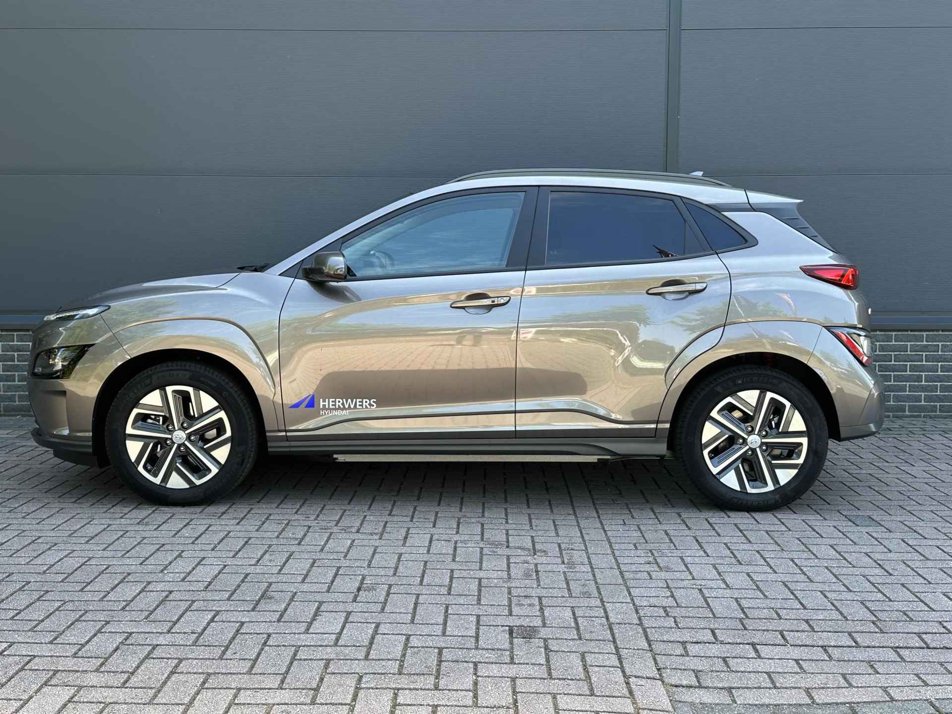 Hyundai Kona EV Fashion standaard range / Navigatie / Airco / Bluetooth / KRELL Audio / Keyless / Achteruitrij Camera / - 8/42