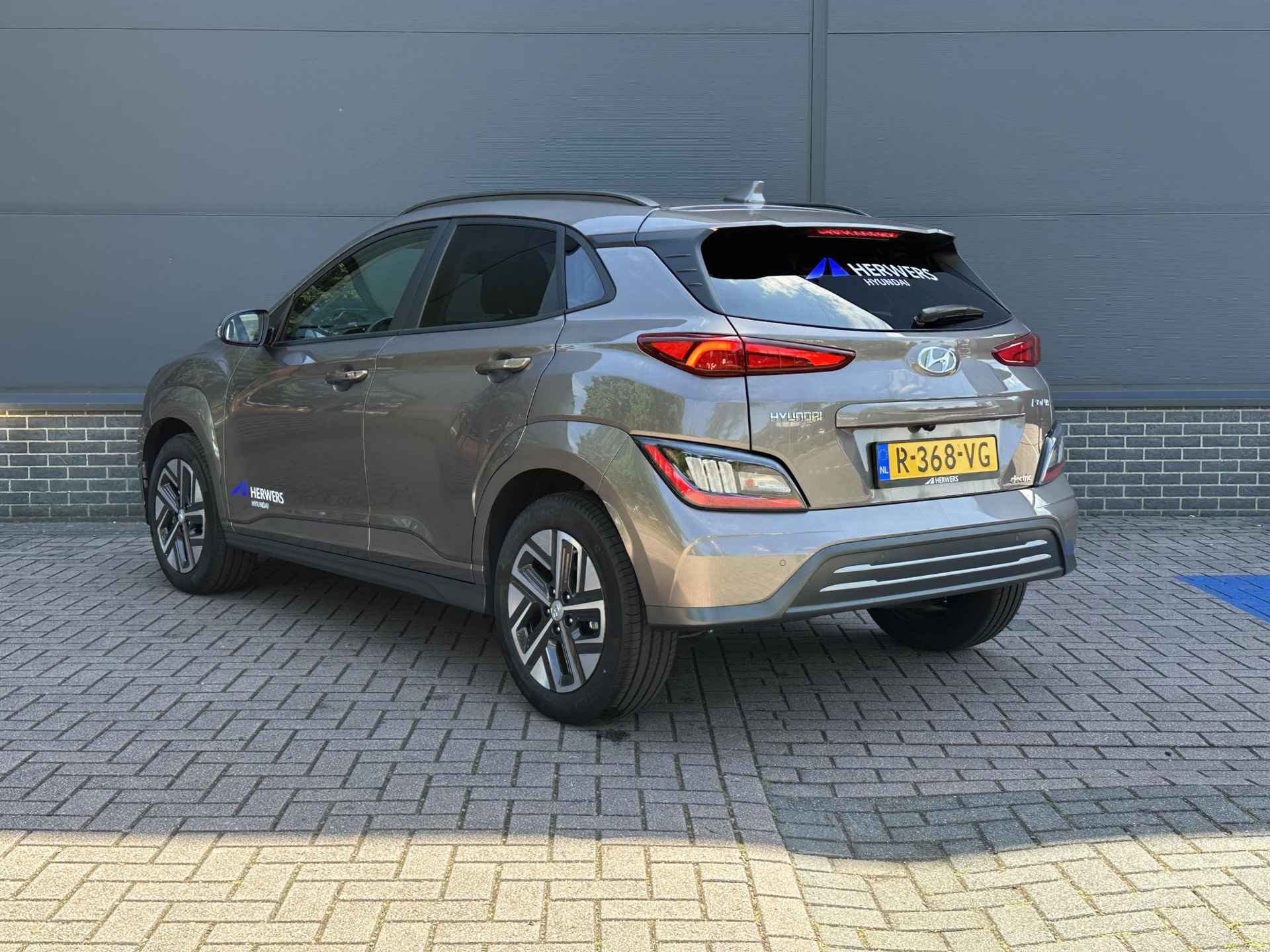 Hyundai Kona EV Fashion standaard range / Navigatie / Airco / Bluetooth / KRELL Audio / Keyless / Achteruitrij Camera / - 26/42