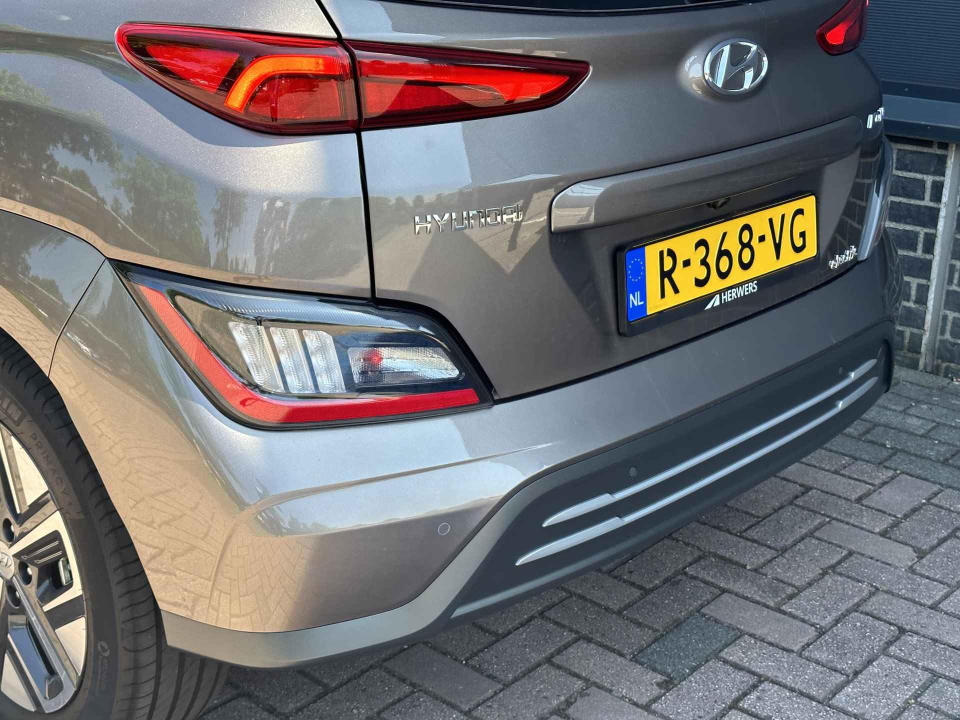 Hyundai Kona EV Fashion standaard range / Navigatie / Airco / Bluetooth / KRELL Audio / Keyless / Achteruitrij Camera / - 32/42