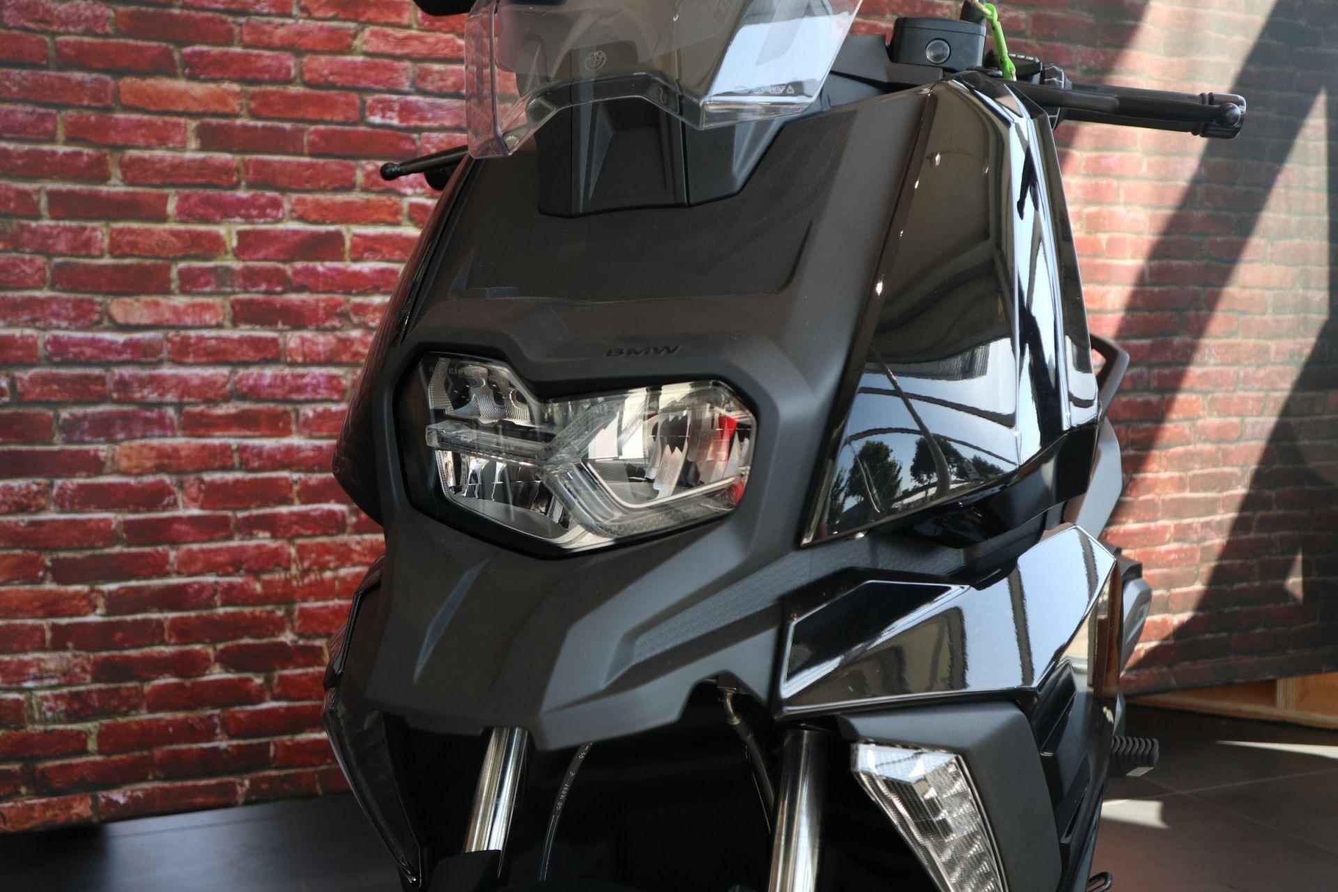 BMW  C 400 X | Comfort Package | Black Storm Metallic - 4/10