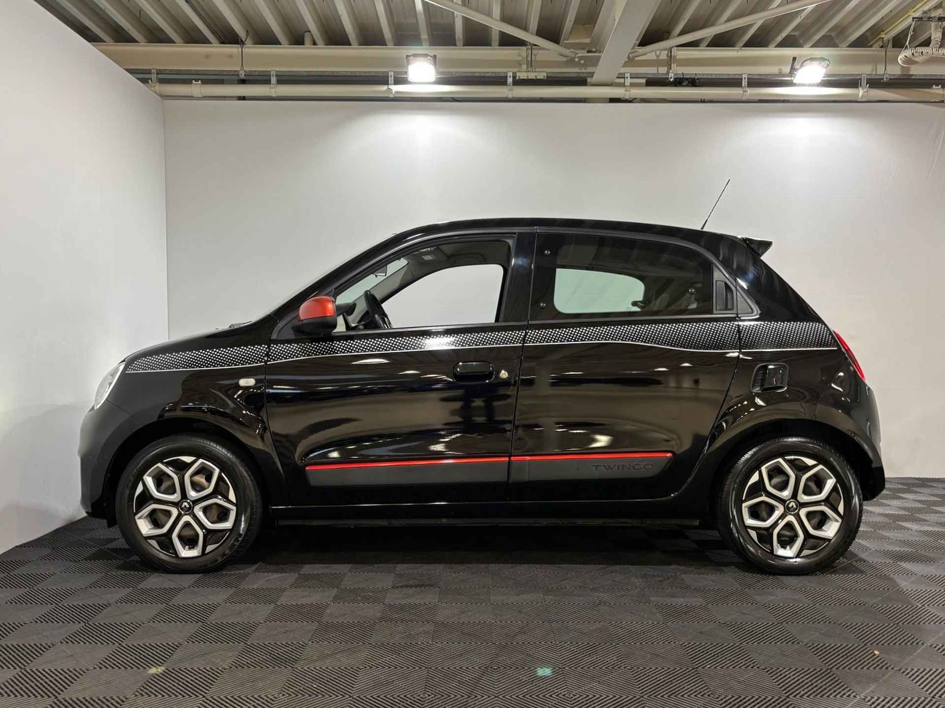 Renault Twingo 1.0 - 75PK SCe Collection | 1e eigenaar | Airco | Apple CarPlay/Android Auto | Bluetooth | Elektrische Ramen & Spiegels | Licht Sensor | LED Dagrijverlichting | - 3/32