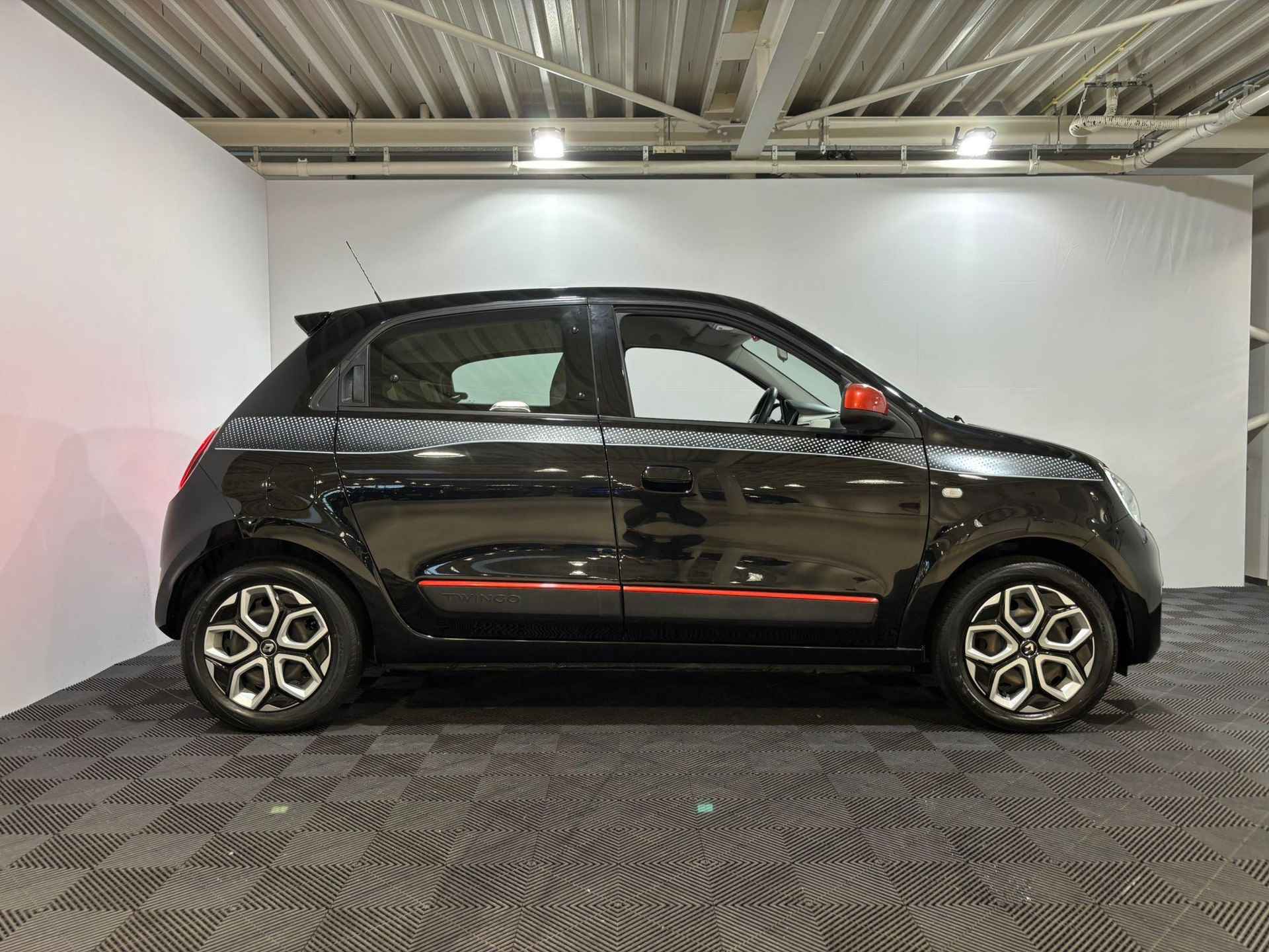 Renault Twingo 1.0 - 75PK SCe Collection | 1e eigenaar | Airco | Apple CarPlay/Android Auto | Bluetooth | Elektrische Ramen & Spiegels | Licht Sensor | LED Dagrijverlichting | - 4/32