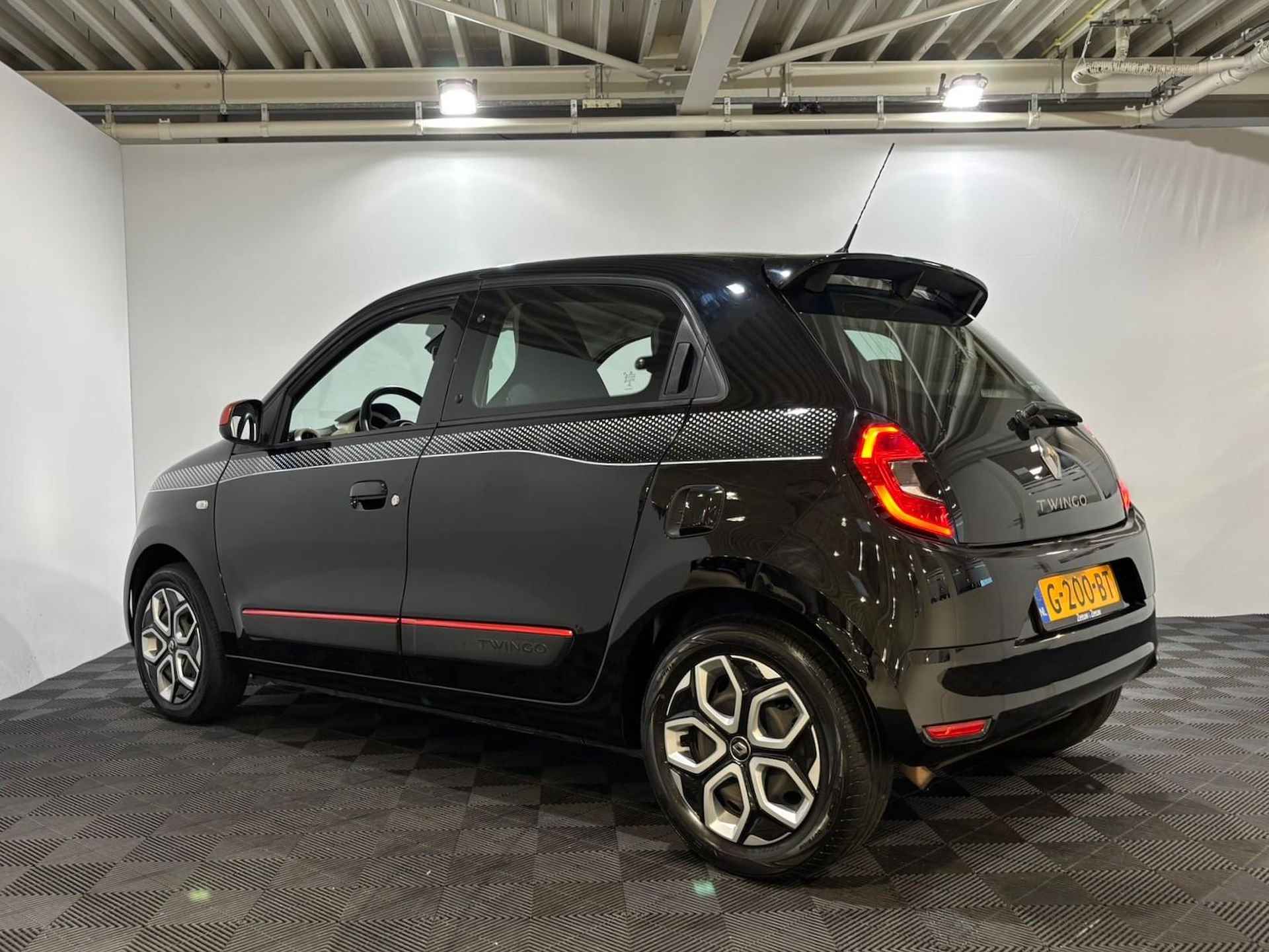 Renault Twingo 1.0 - 75PK SCe Collection | 1e eigenaar | Airco | Apple CarPlay/Android Auto | Bluetooth | Elektrische Ramen & Spiegels | Licht Sensor | LED Dagrijverlichting | - 5/32