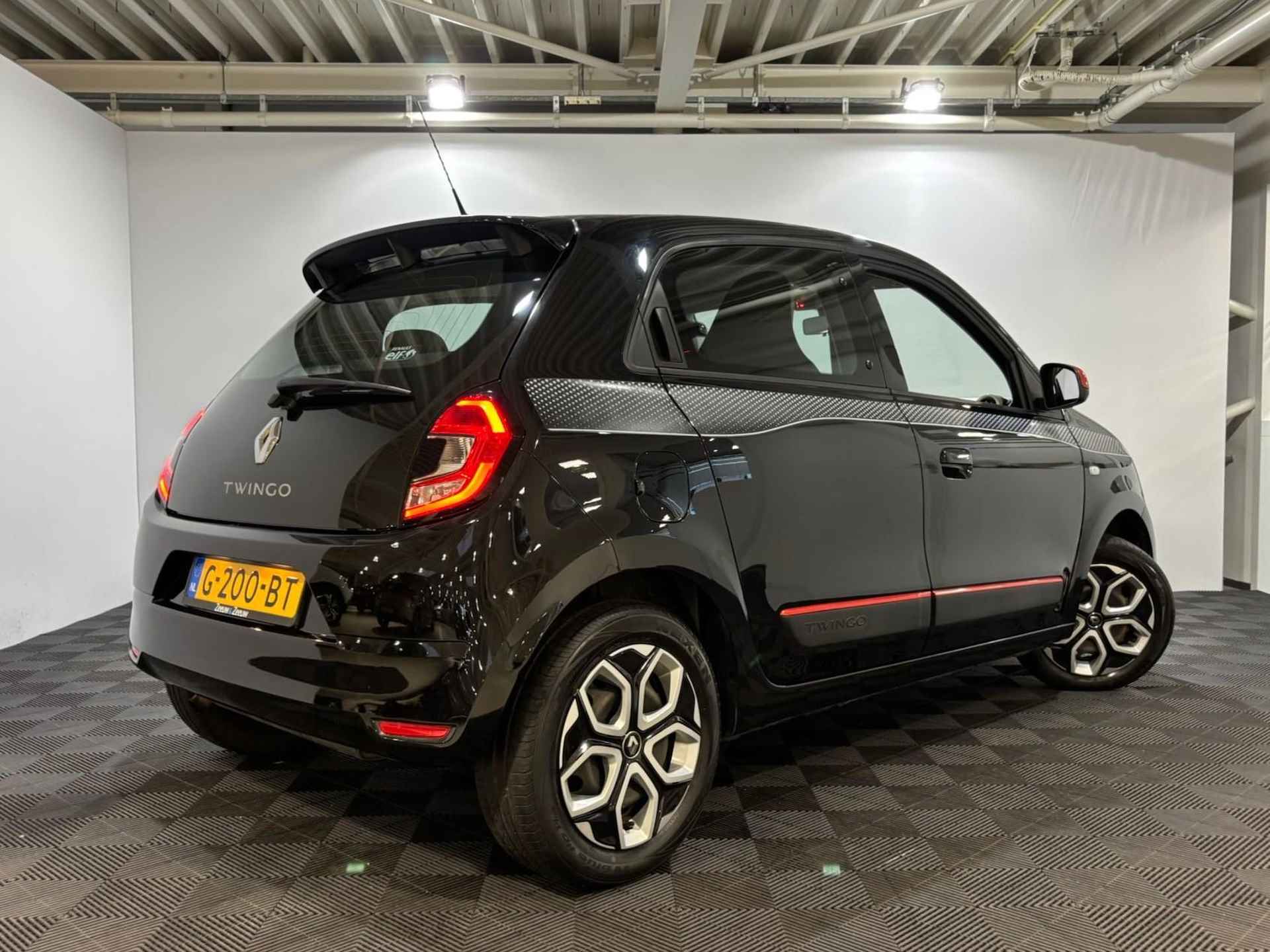 Renault Twingo 1.0 - 75PK SCe Collection | 1e eigenaar | Airco | Apple CarPlay/Android Auto | Bluetooth | Elektrische Ramen & Spiegels | Licht Sensor | LED Dagrijverlichting | - 6/32