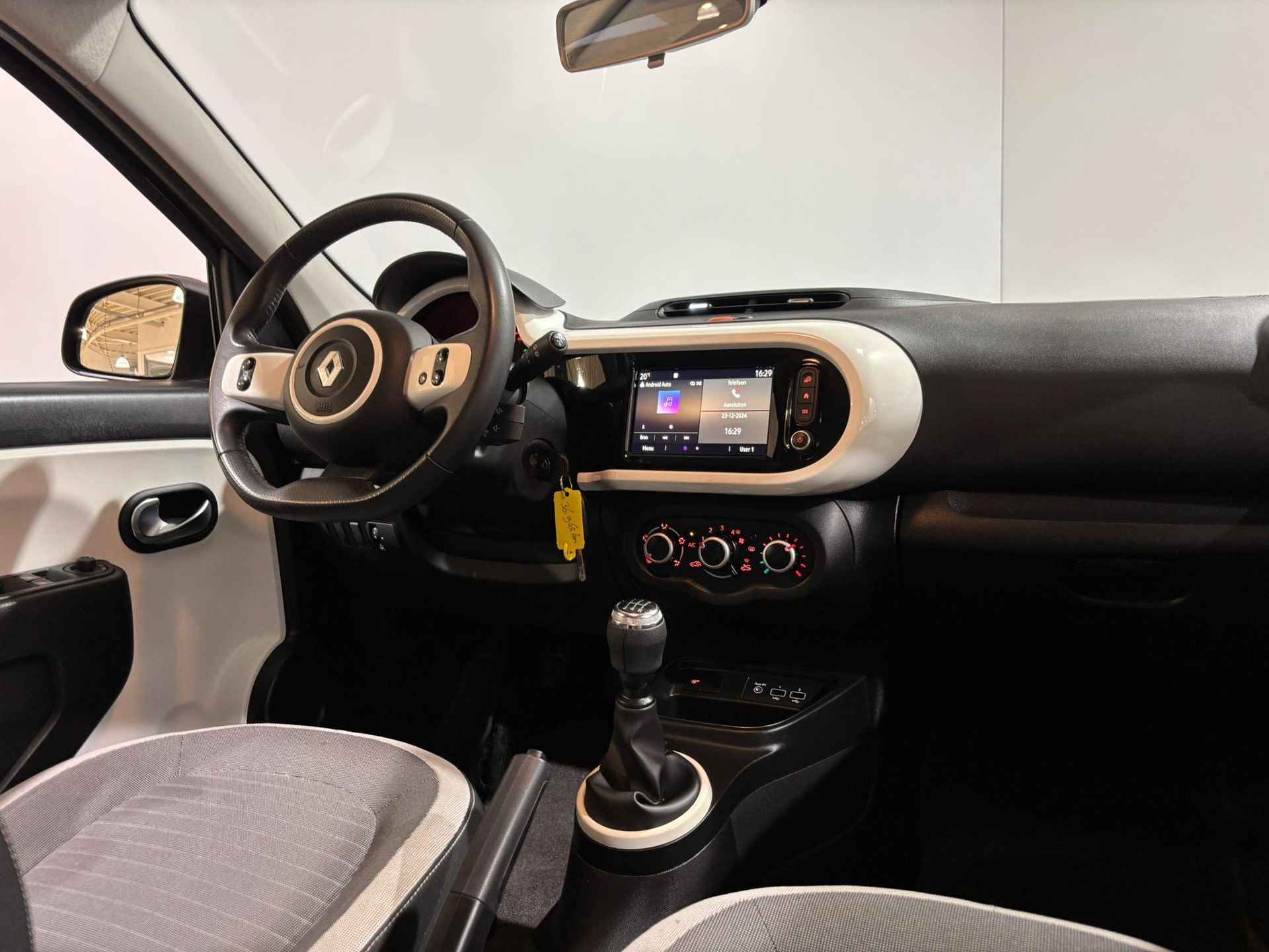 Renault Twingo 1.0 - 75PK SCe Collection | 1e eigenaar | Airco | Apple CarPlay/Android Auto | Bluetooth | Elektrische Ramen & Spiegels | Licht Sensor | LED Dagrijverlichting | - 11/32