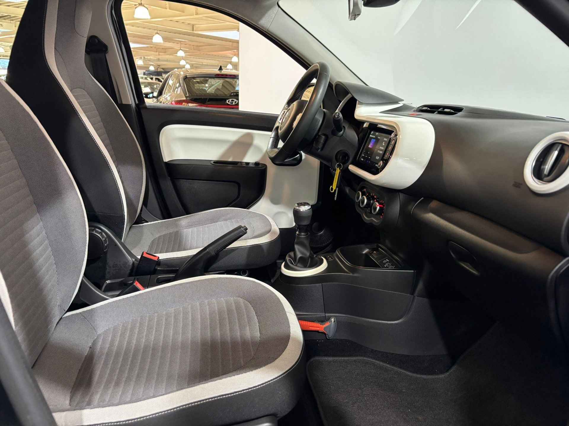 Renault Twingo 1.0 - 75PK SCe Collection | 1e eigenaar | Airco | Apple CarPlay/Android Auto | Bluetooth | Elektrische Ramen & Spiegels | Licht Sensor | LED Dagrijverlichting | - 17/32