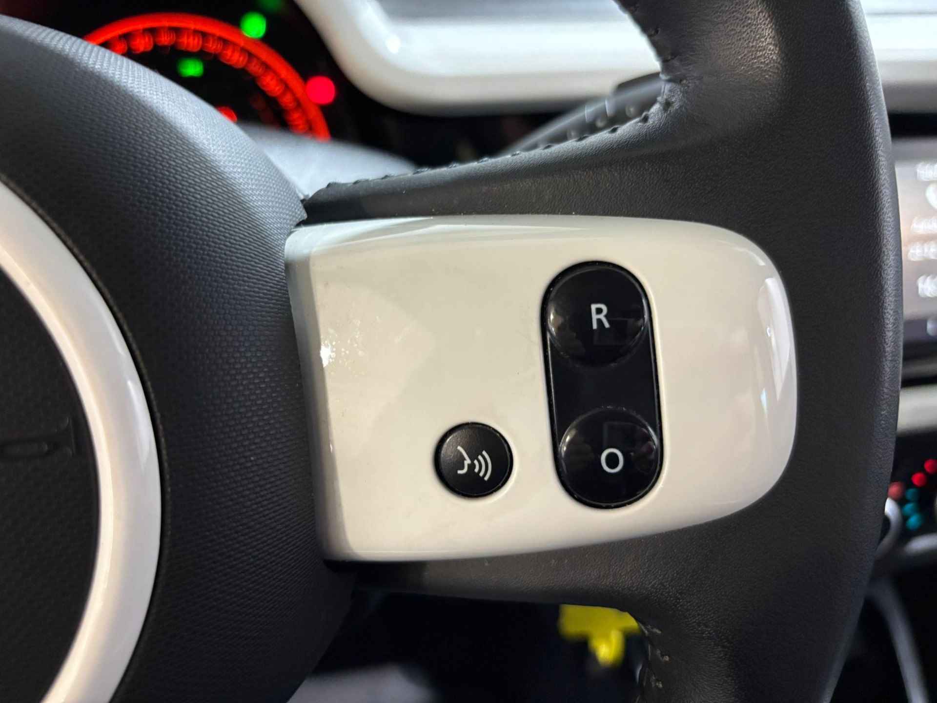 Renault Twingo 1.0 - 75PK SCe Collection | 1e eigenaar | Airco | Apple CarPlay/Android Auto | Bluetooth | Elektrische Ramen & Spiegels | Licht Sensor | LED Dagrijverlichting | - 26/32