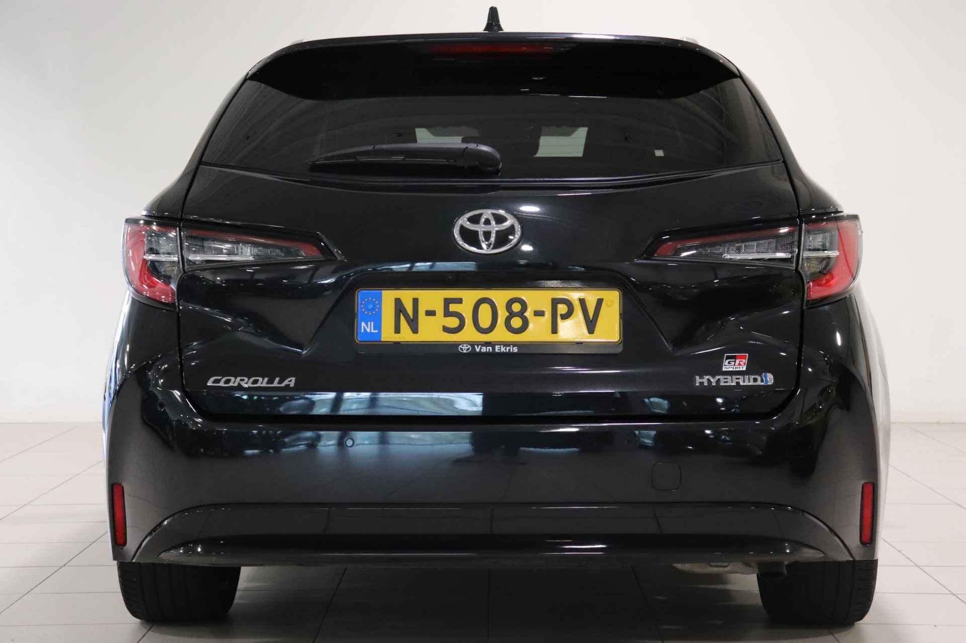 Toyota Corolla Touring Sports 1.8 Hybrid GR-Sport, Apple Carplay & Android Auto, Stoelverwarming, Draadloze telefoonlader, Parkeersensoren, Keyless entry! - 4/36